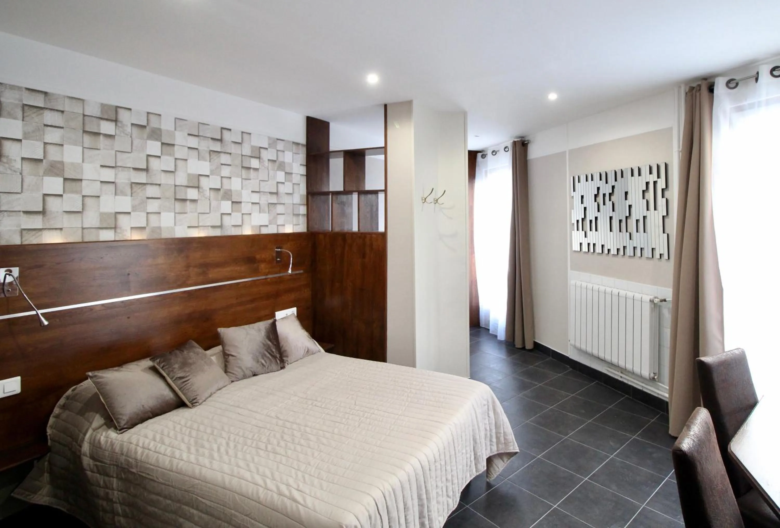 Bed in Hotel des Pyrénées