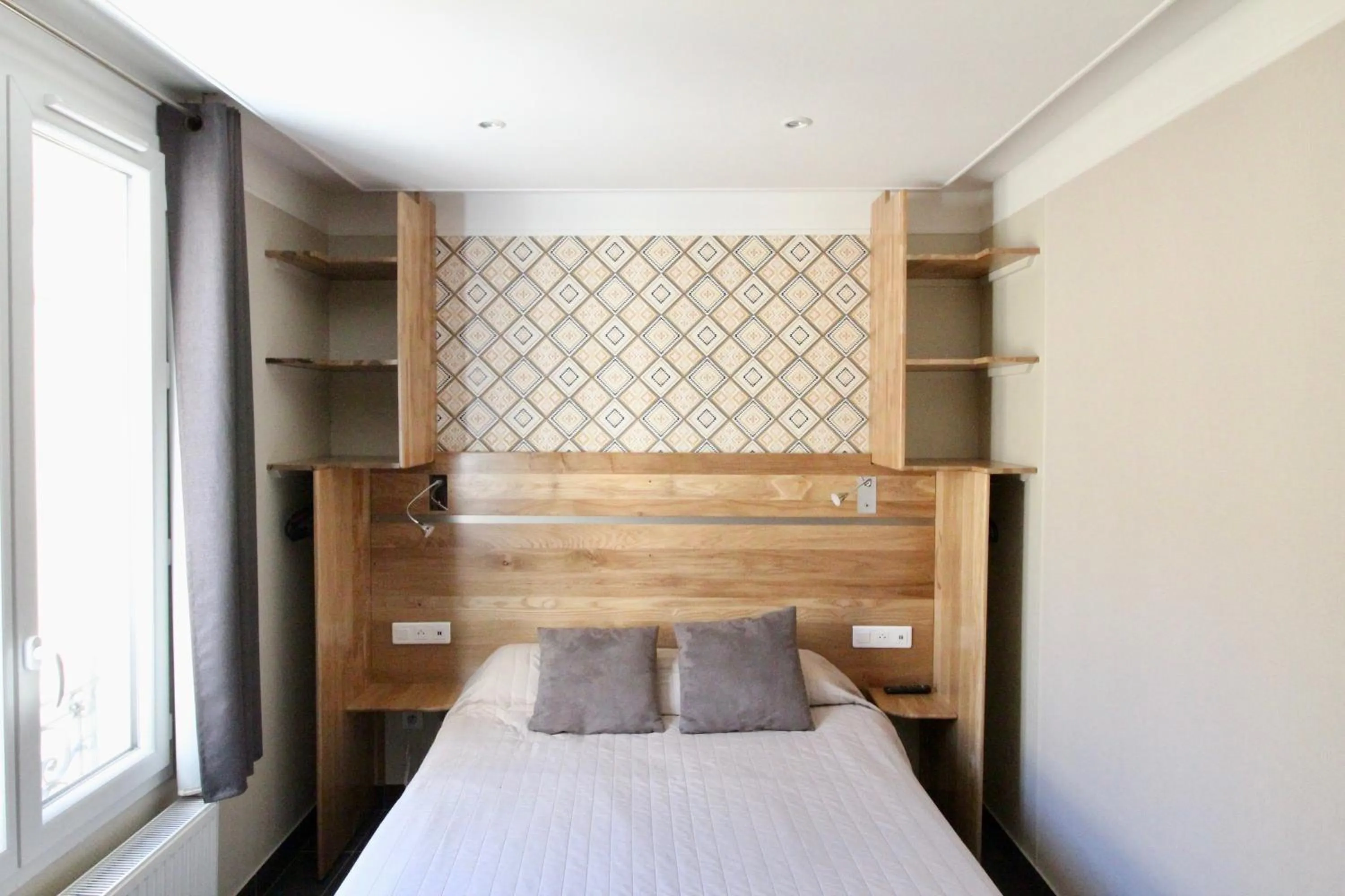 Bed in Hotel des Pyrénées