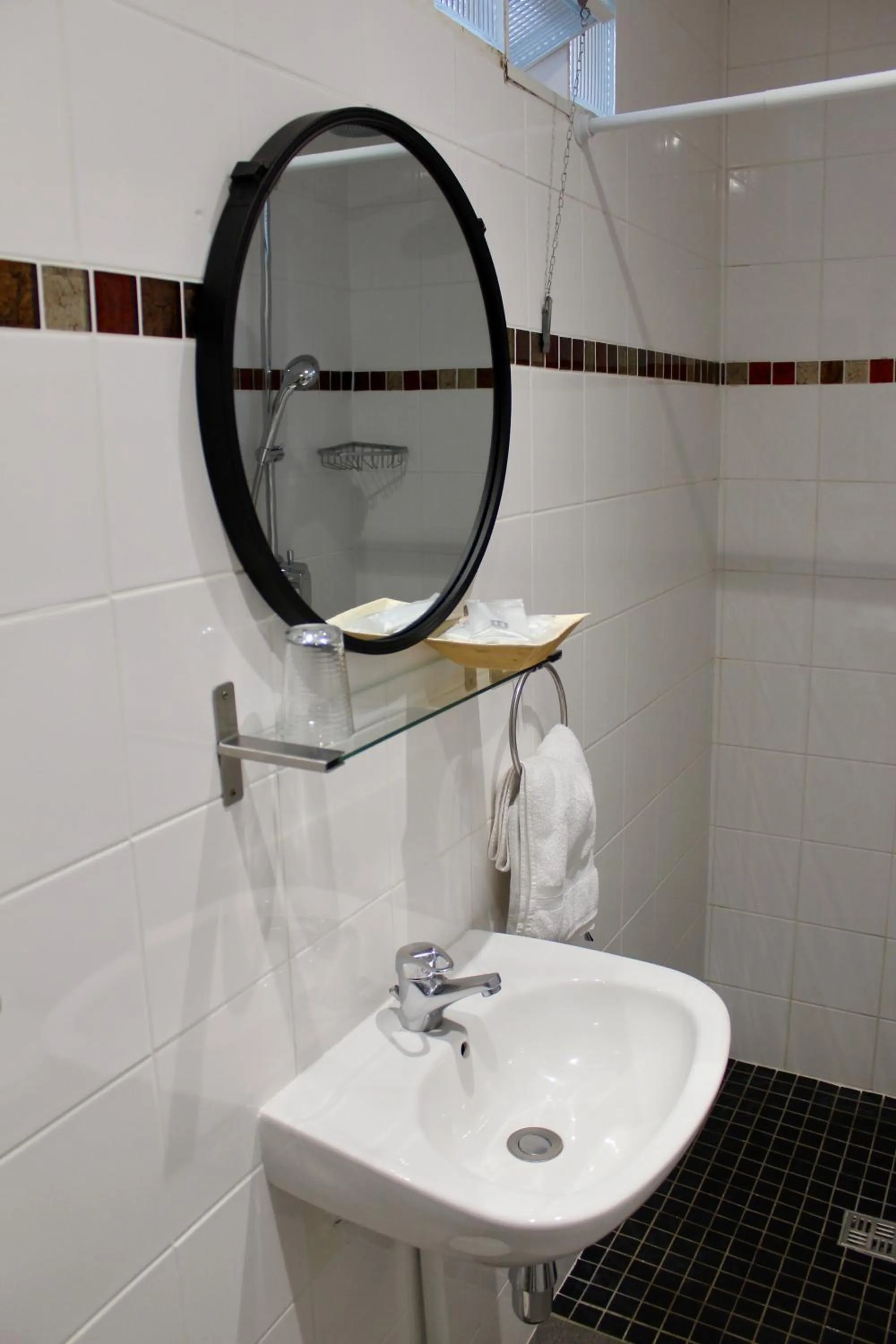 Shower in Hotel des Pyrénées