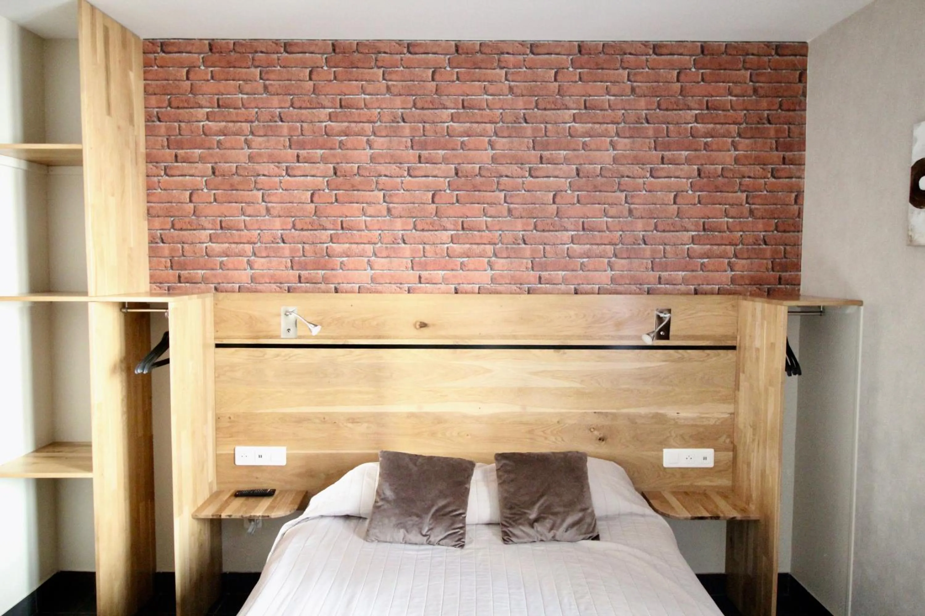 Bed in Hotel des Pyrénées