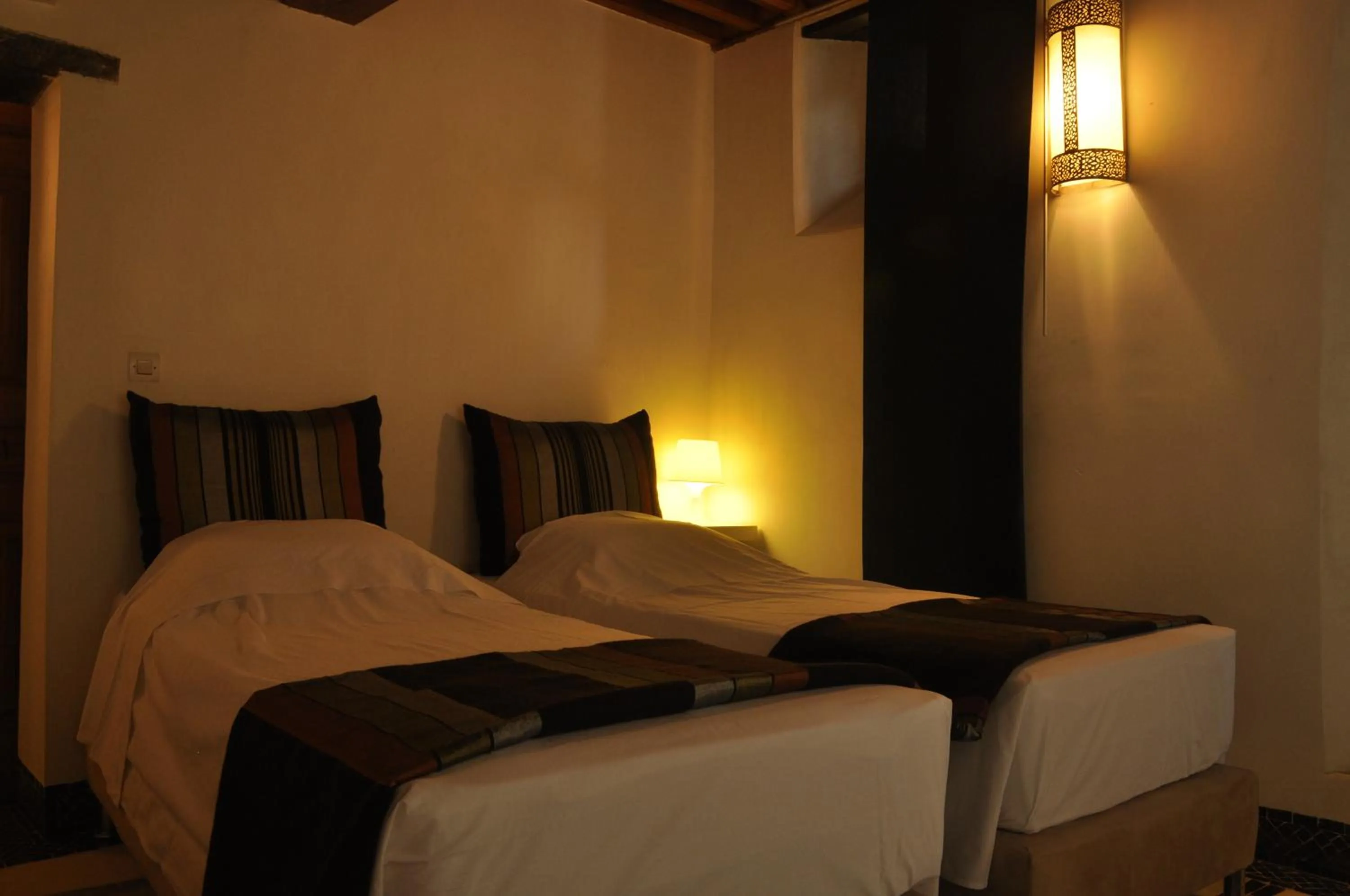 Photo of the whole room, Bed in Dar 7 Louyat