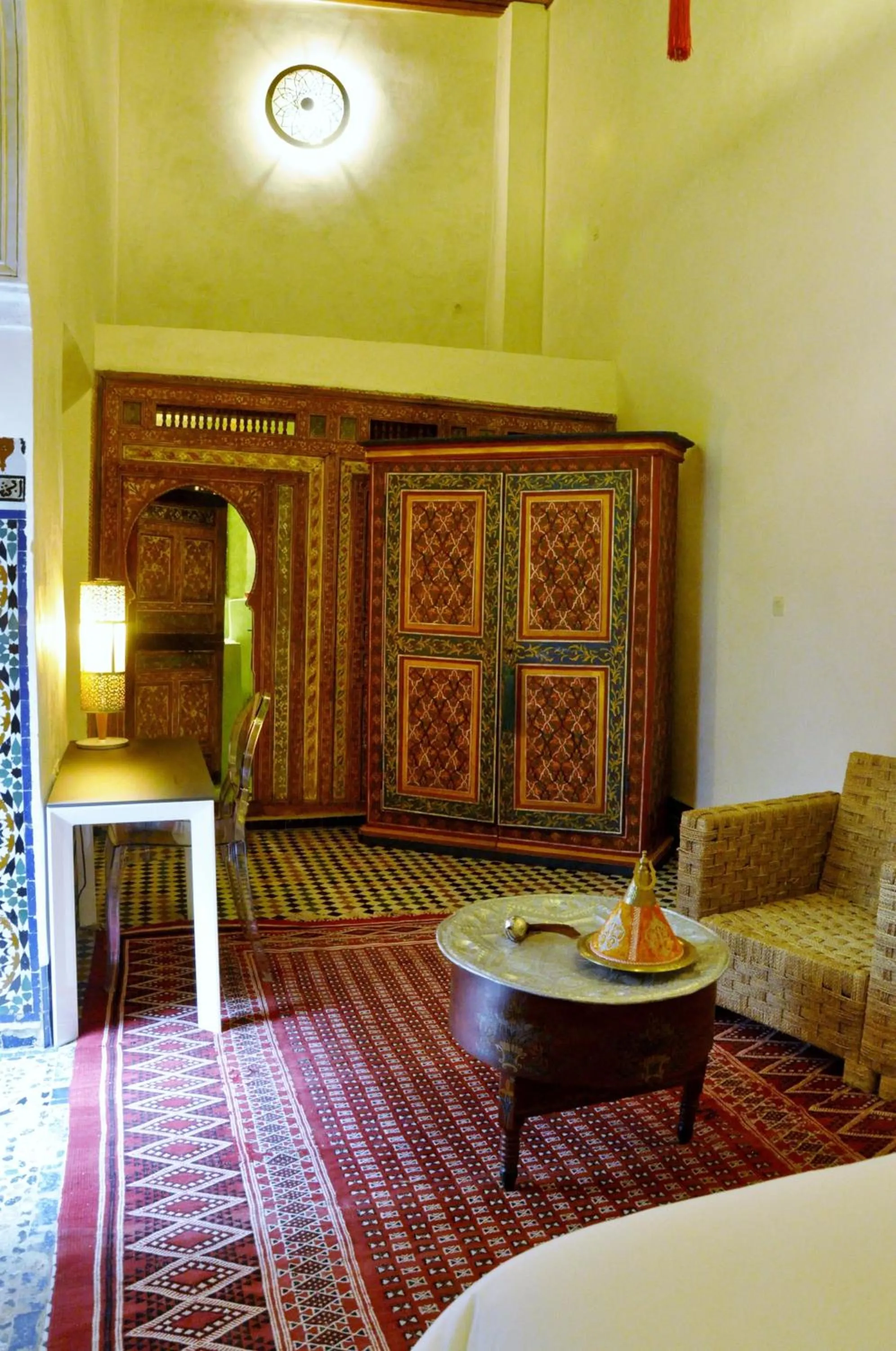 Seating area, Bed in Dar 7 Louyat