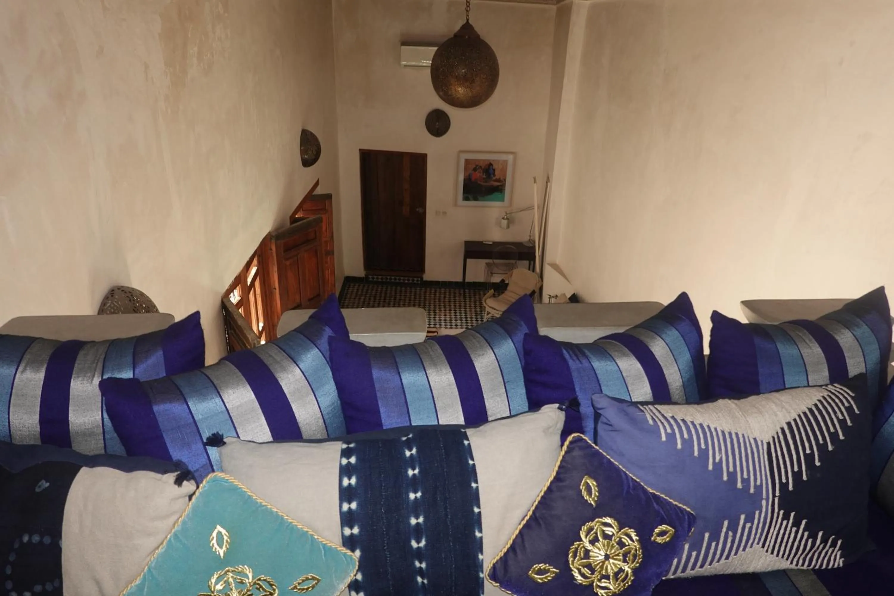 Seating area, Bed in Dar 7 Louyat