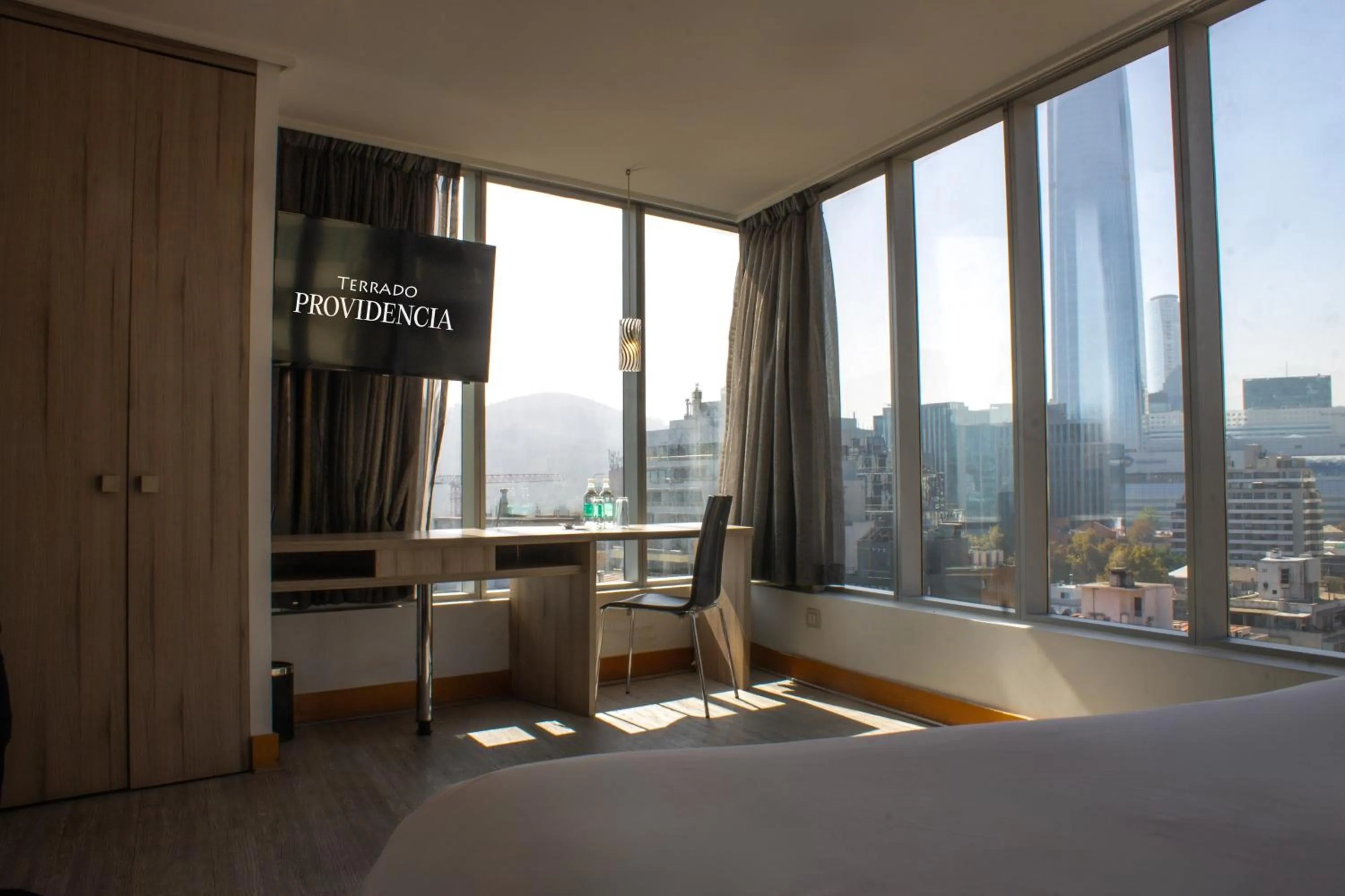 View (from property/room), Bed in Hotel Terrado Lyon