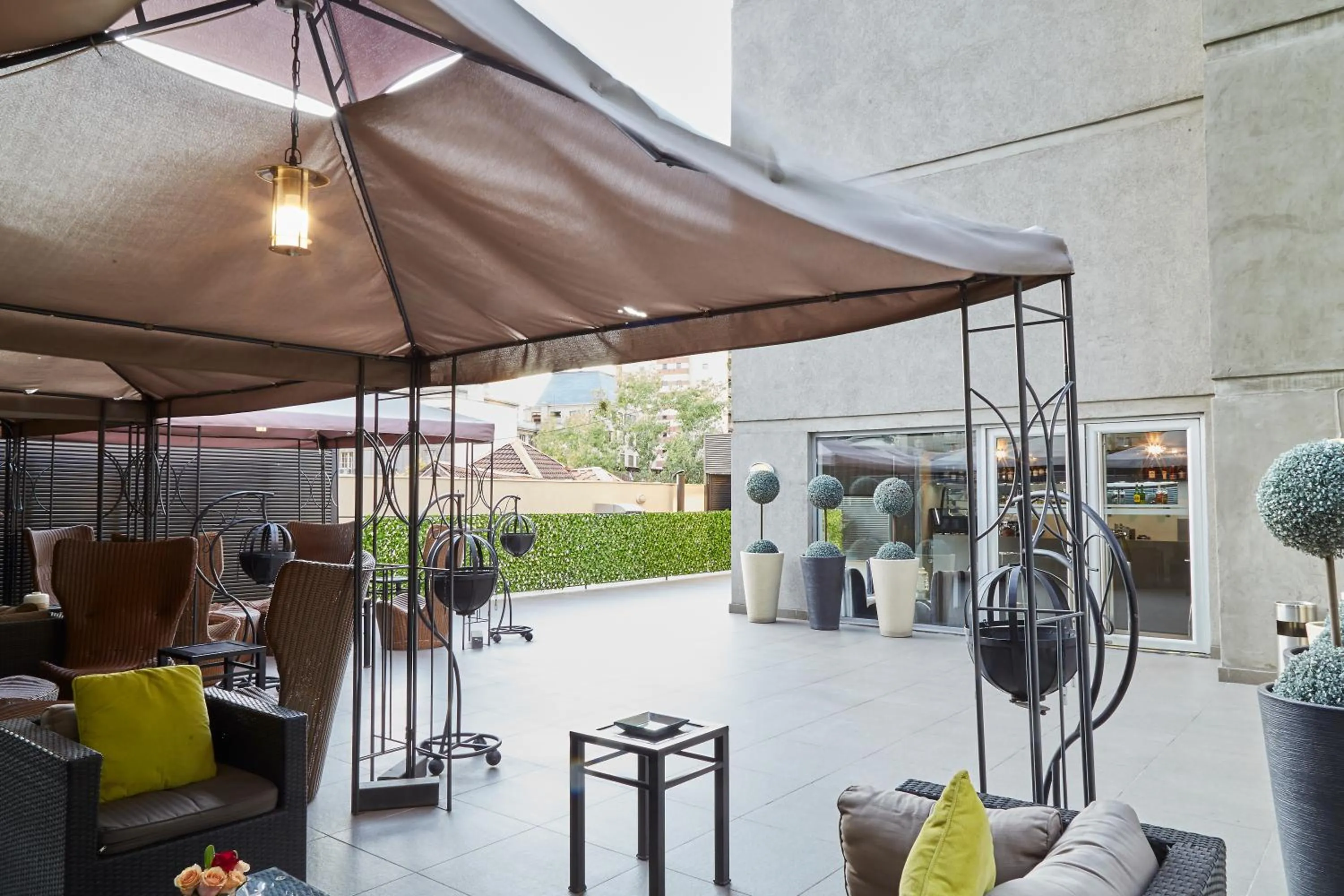 Patio in Hotel Terrado Lyon