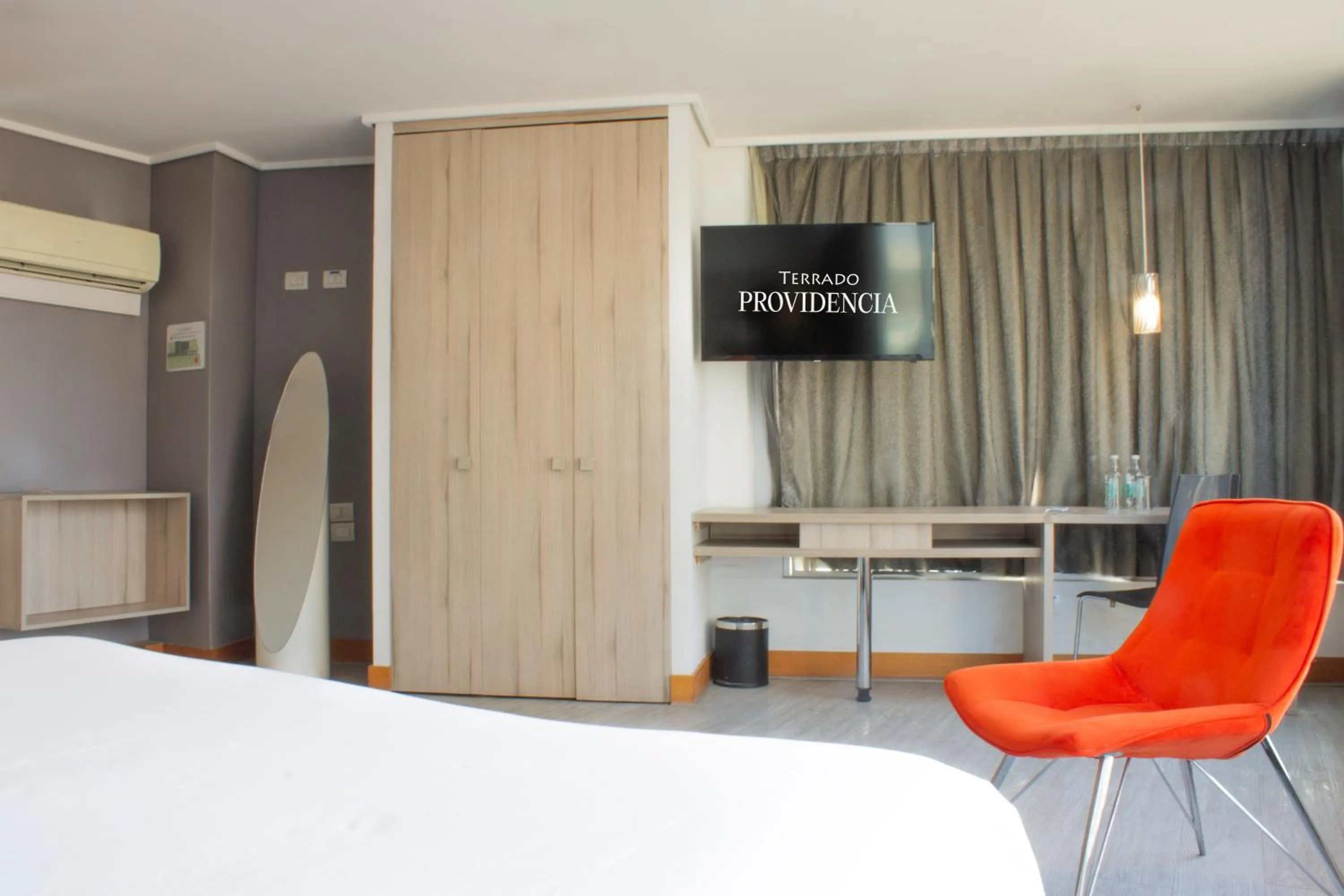 Photo of the whole room, Bed in Hotel Terrado Lyon