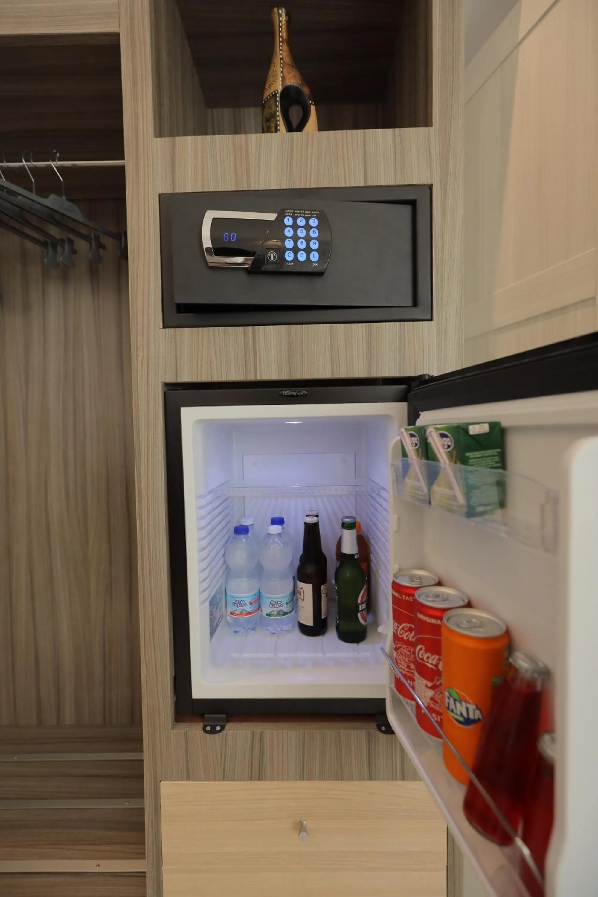 Drinks in Napoli Suite