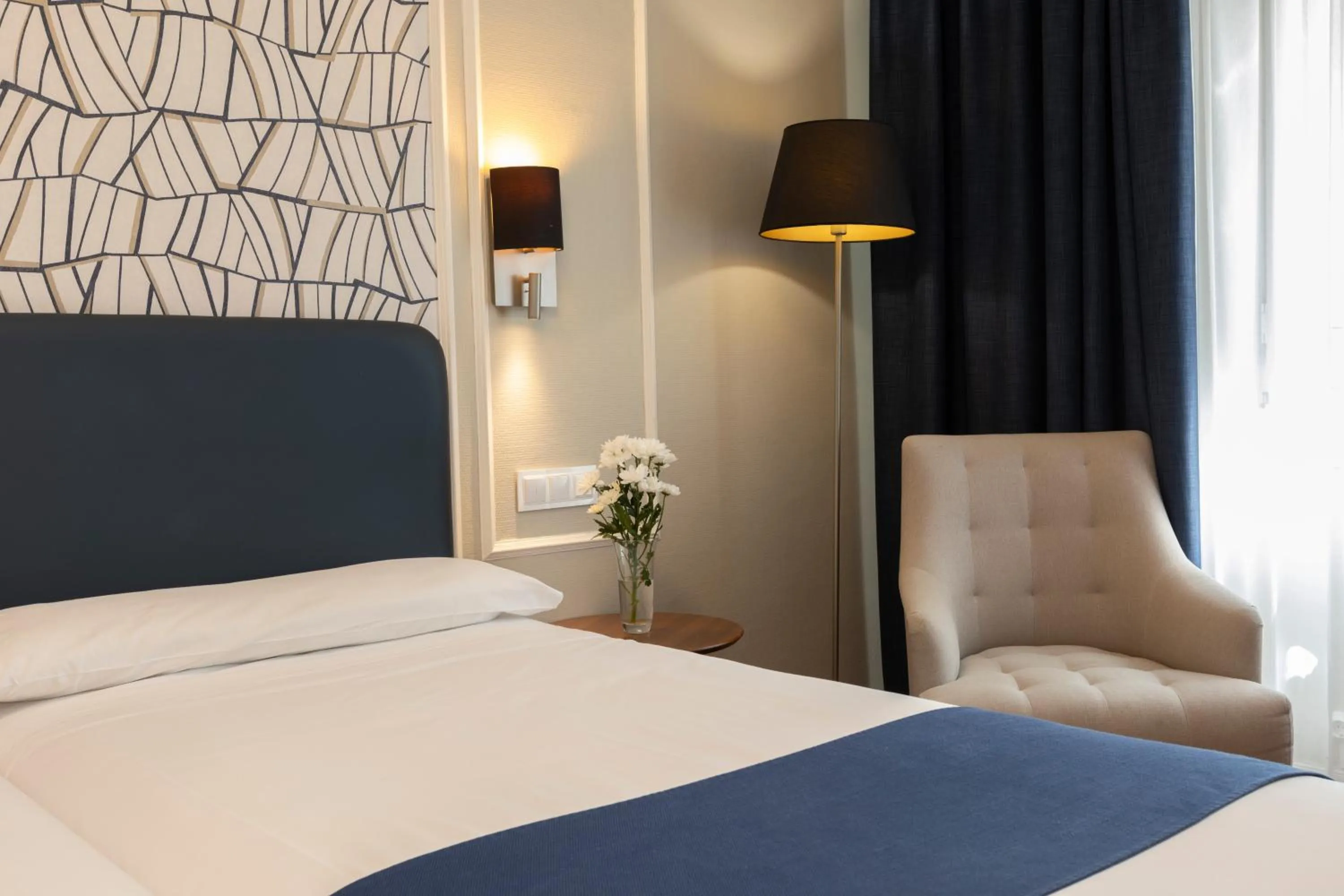 Photo of the whole room, Bed in Hotel Corona de Castilla Burgos