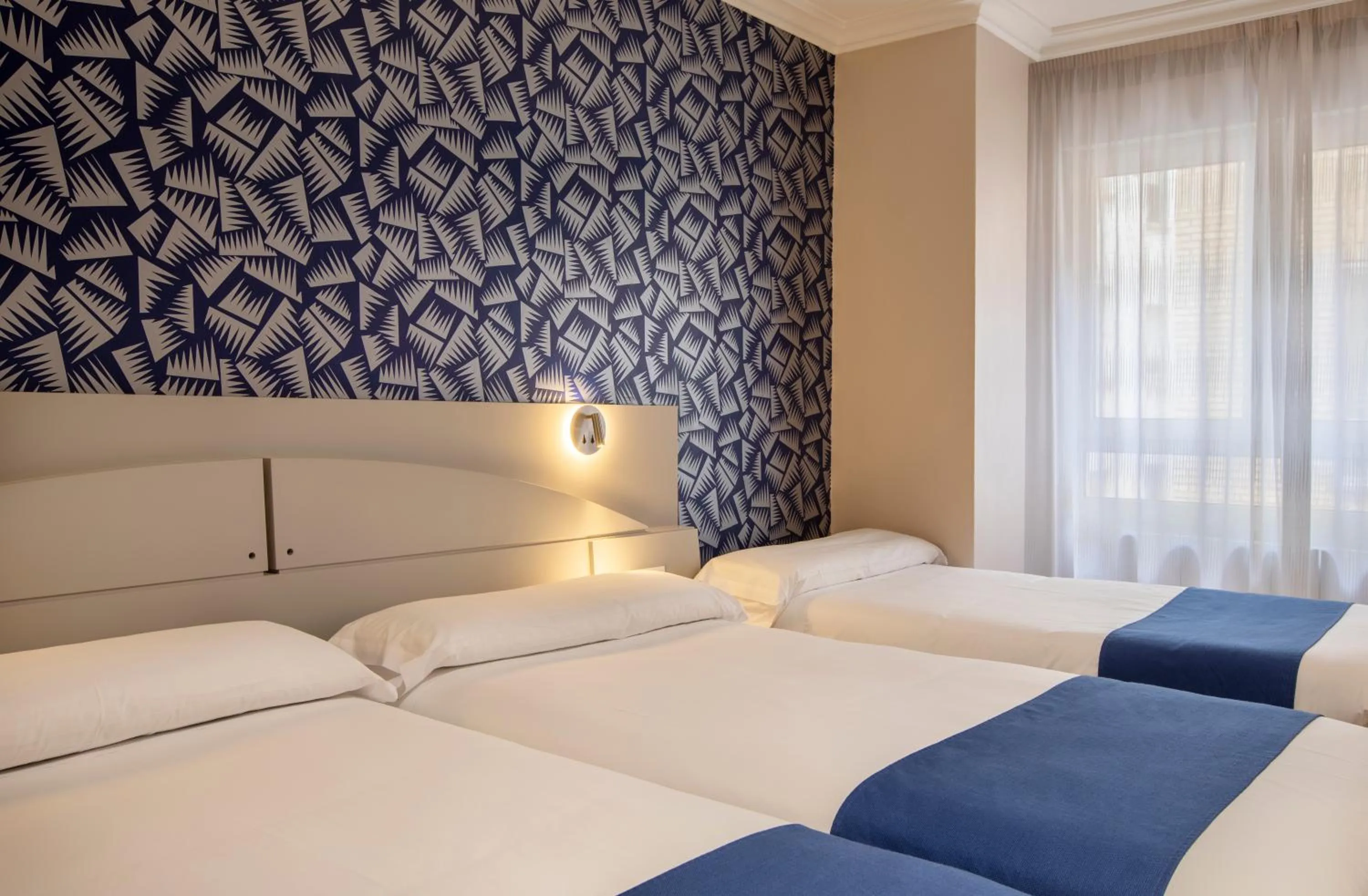 Photo of the whole room, Bed in Hotel Corona de Castilla Burgos