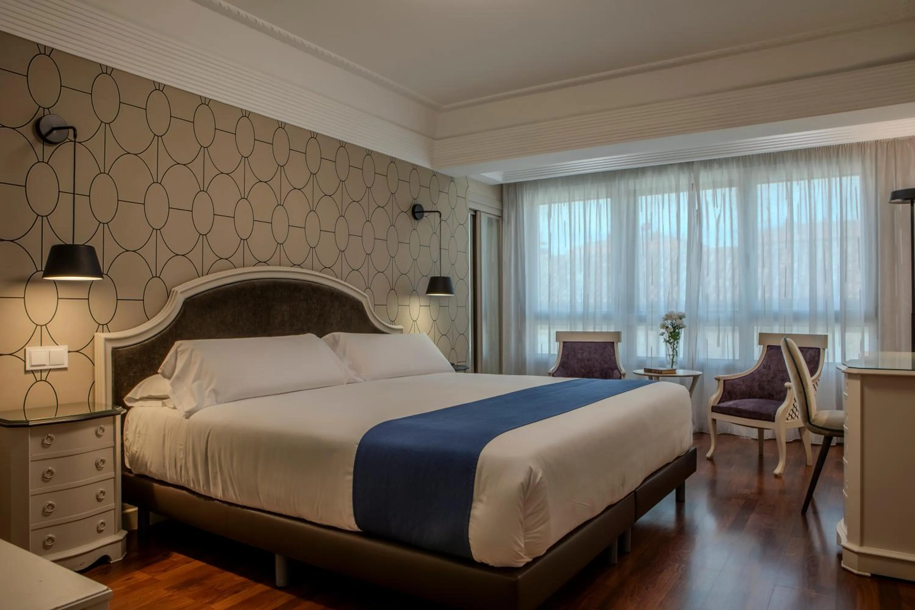 Photo of the whole room, Bed in Hotel Corona de Castilla Burgos