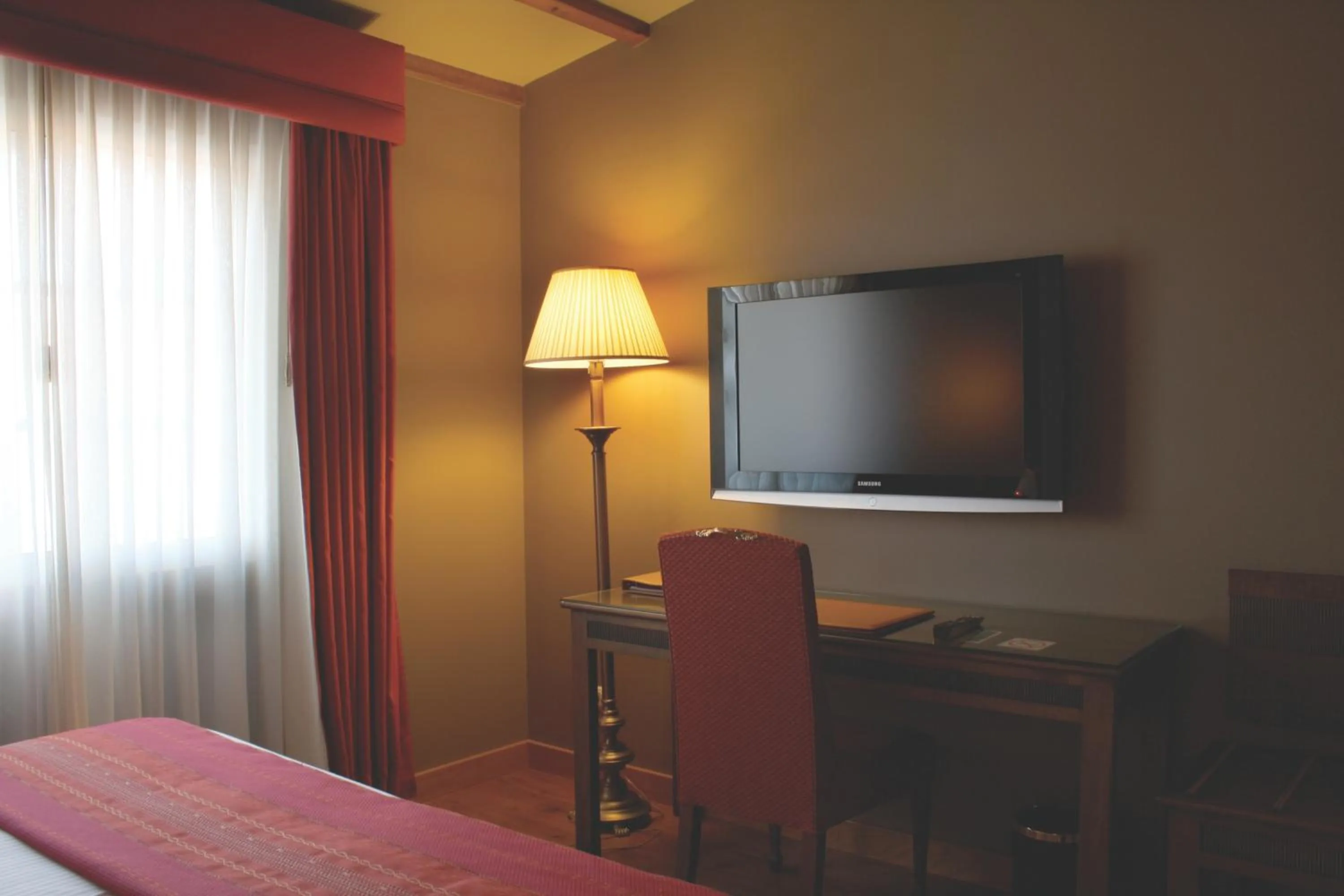 TV and multimedia, Bed in Gran Hotel Los Abetos