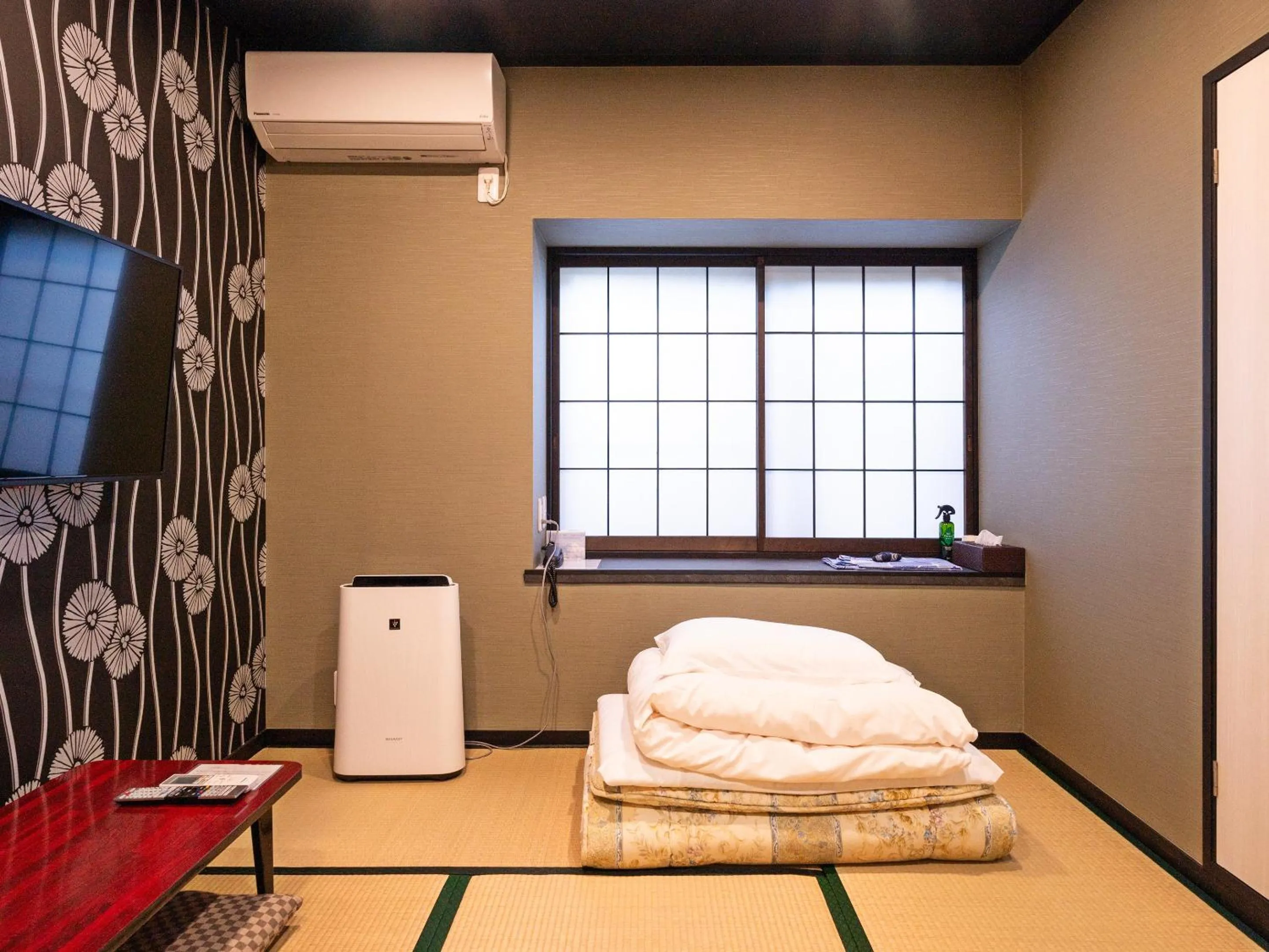 Photo of the whole room, Bed in SUIHOUEN