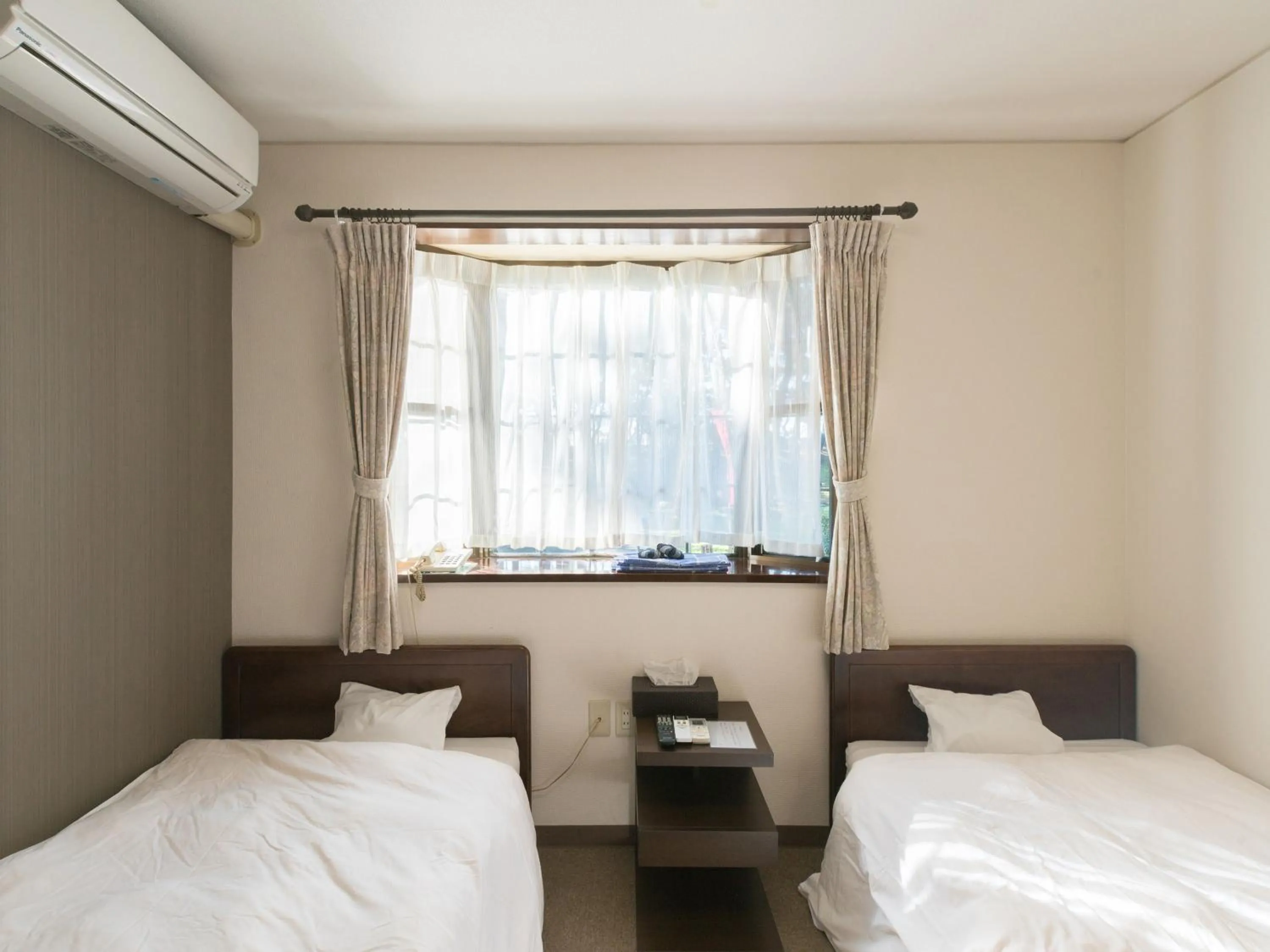 Photo of the whole room, Bed in SUIHOUEN