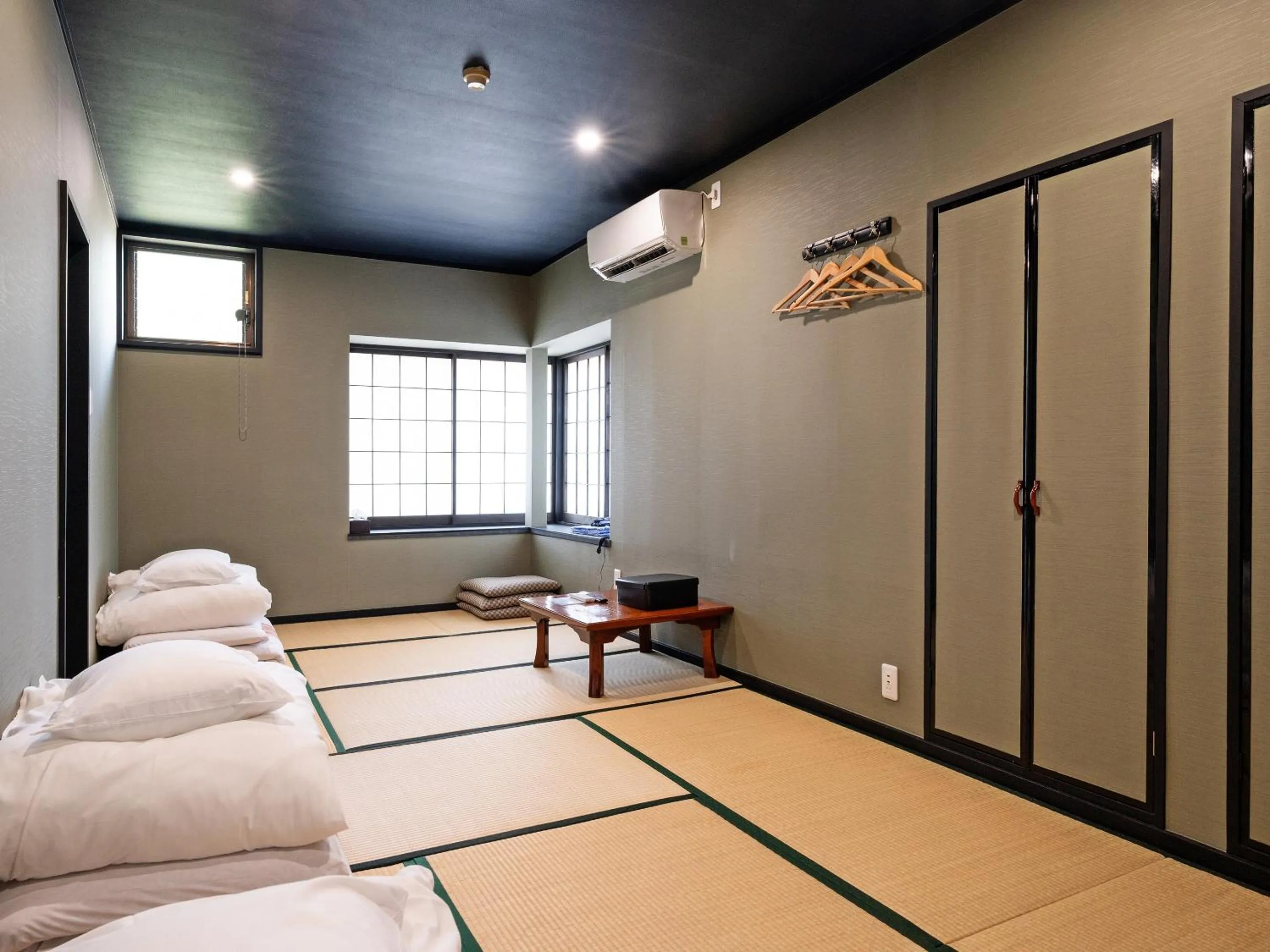 Photo of the whole room, Bed in SUIHOUEN