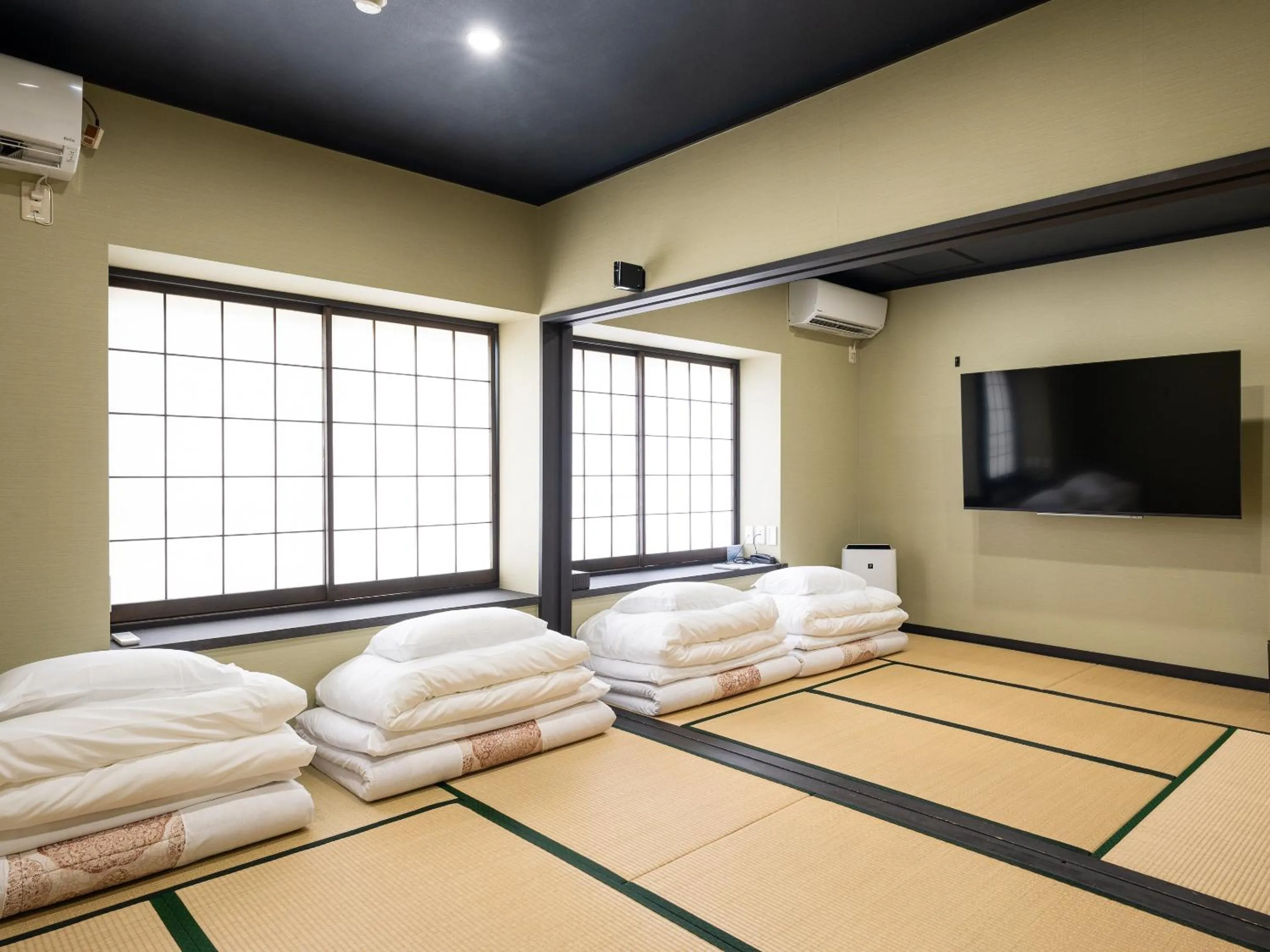 Photo of the whole room, Bed in SUIHOUEN