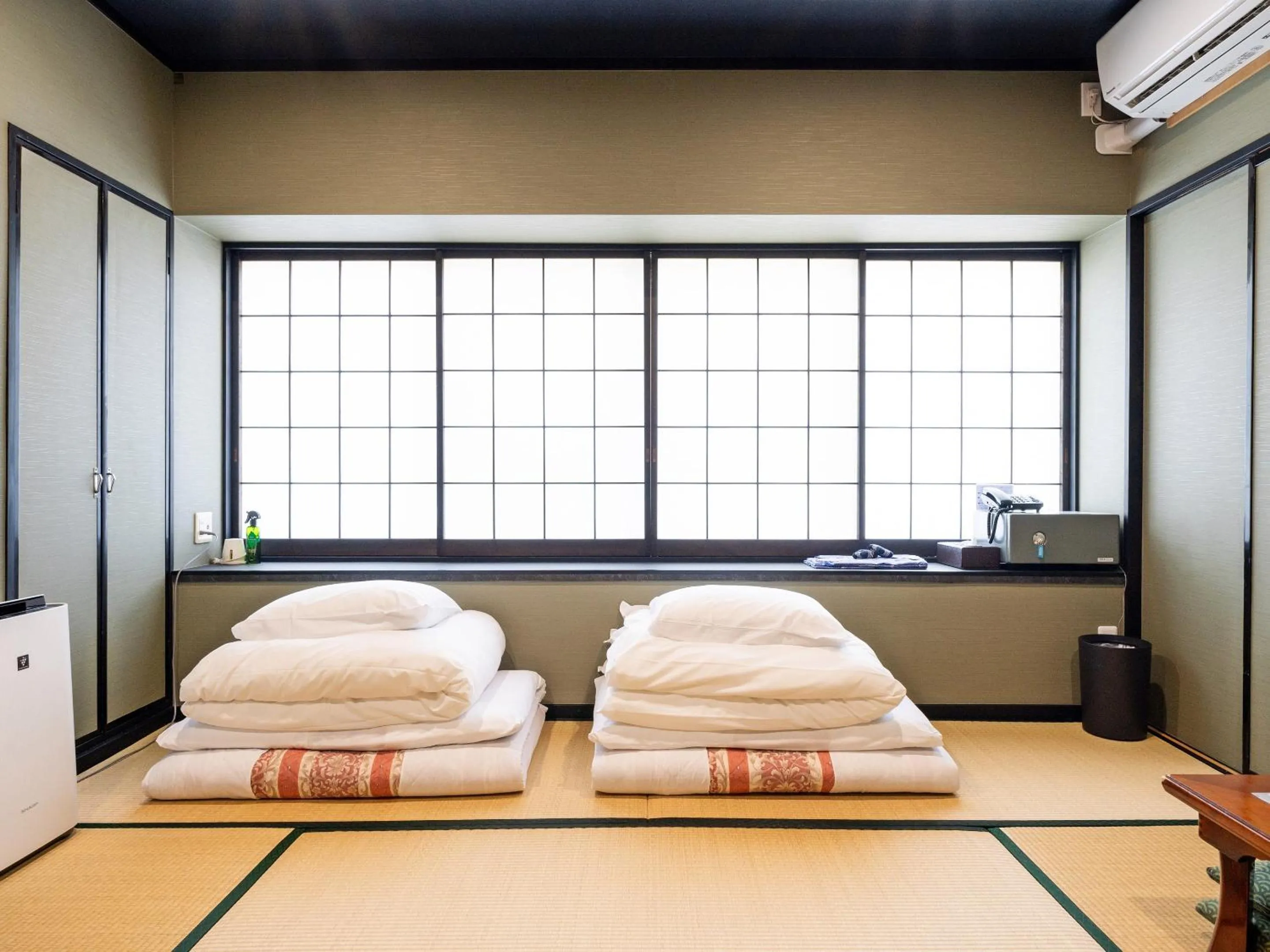 Photo of the whole room, Bed in SUIHOUEN