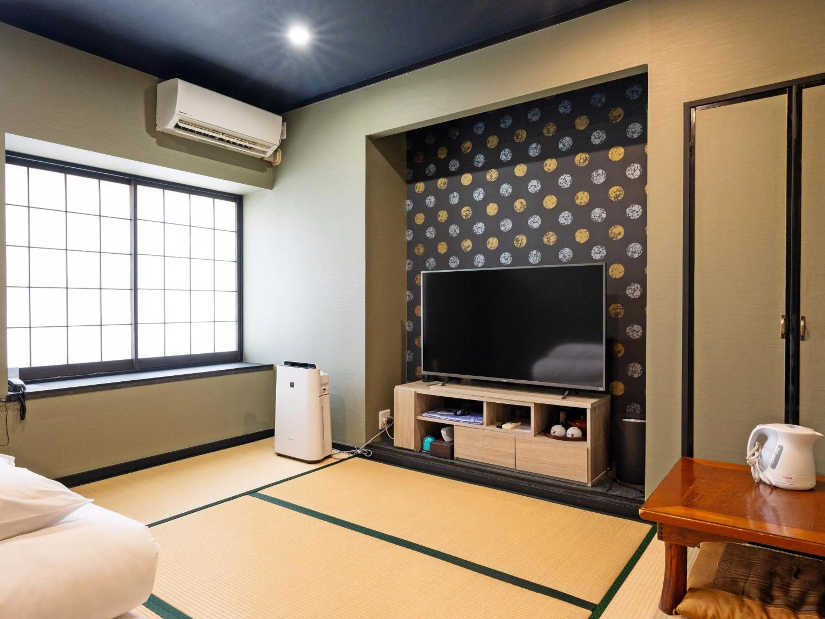 Photo of the whole room, Bed in SUIHOUEN