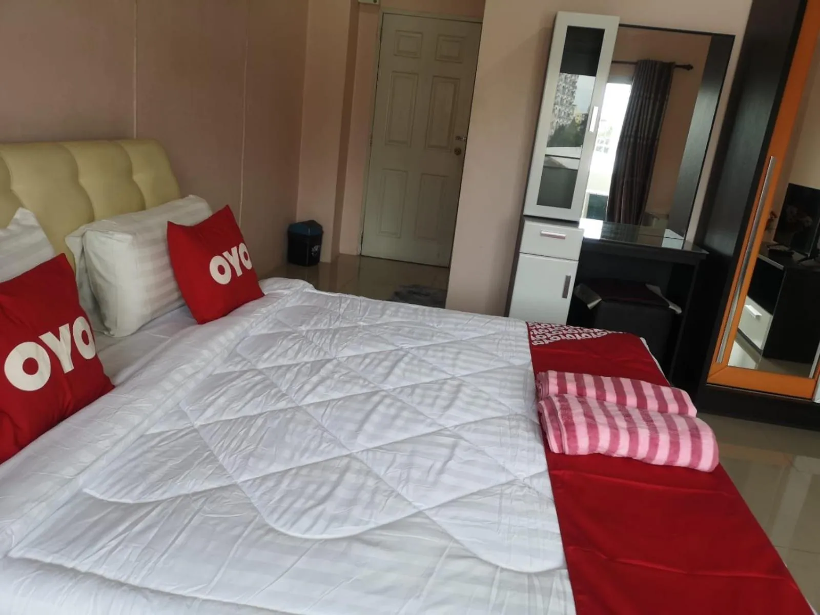 Bedroom, Bed in KJS Pattaya