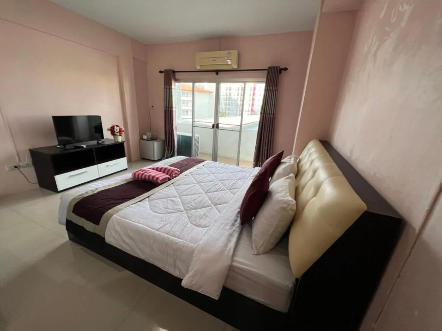 Bedroom, Bed in KJS Pattaya