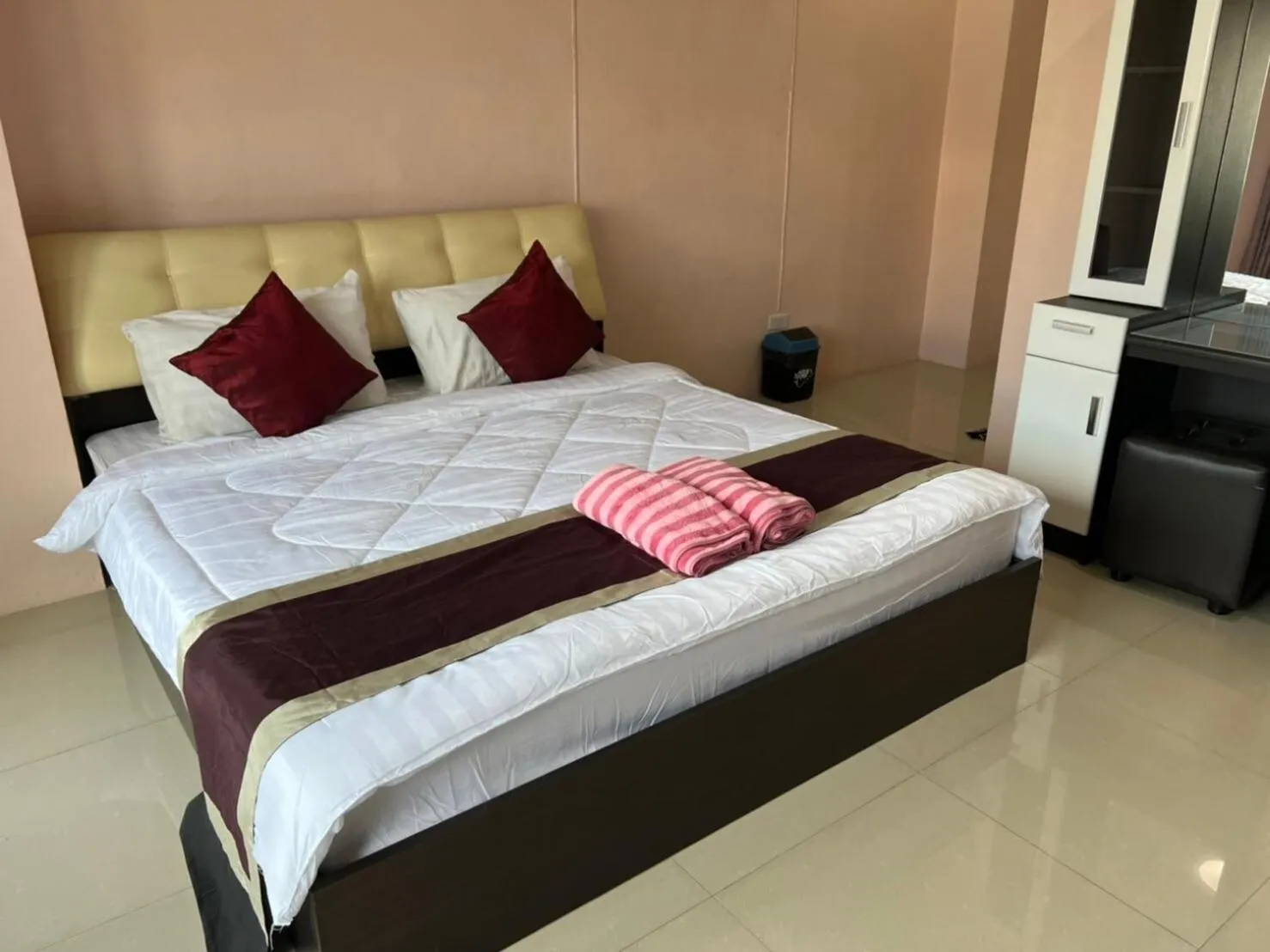 Bedroom, Bed in KJS Pattaya