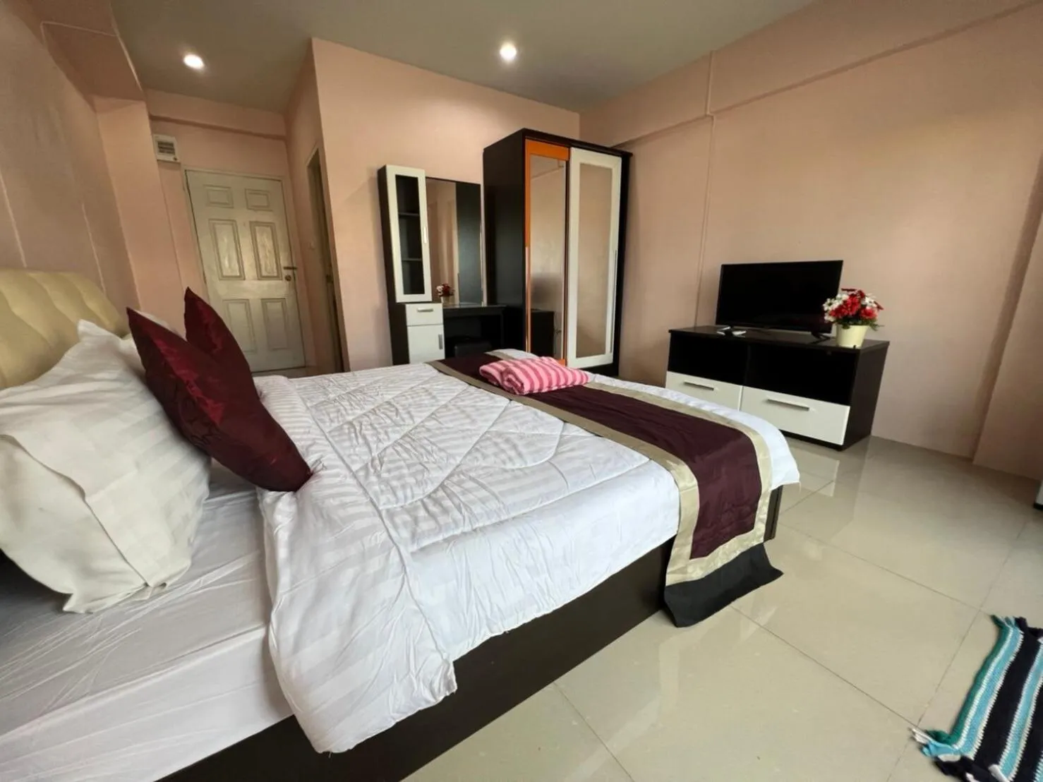 Bedroom, Bed in KJS Pattaya