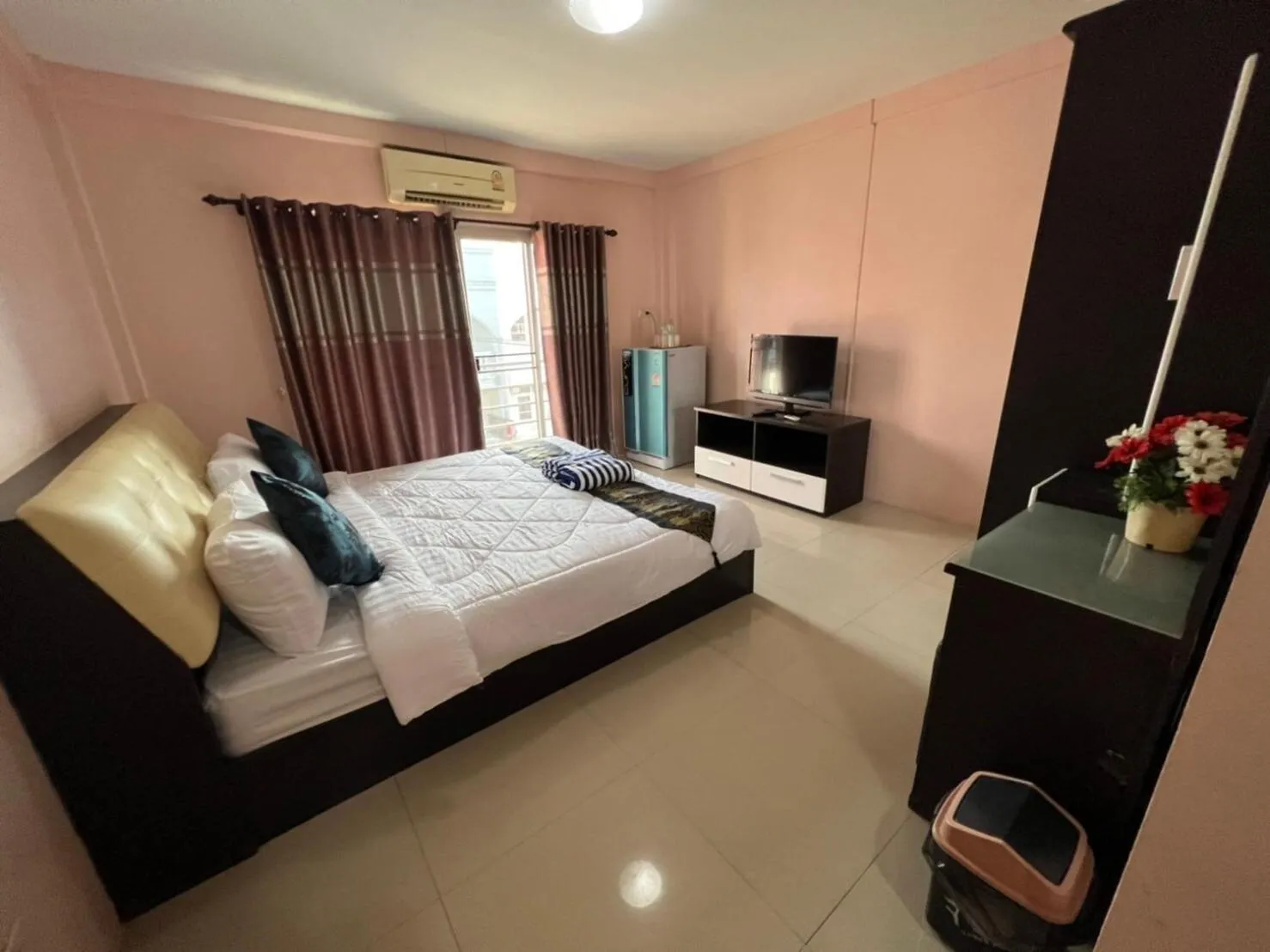 Bedroom, Bed in KJS Pattaya