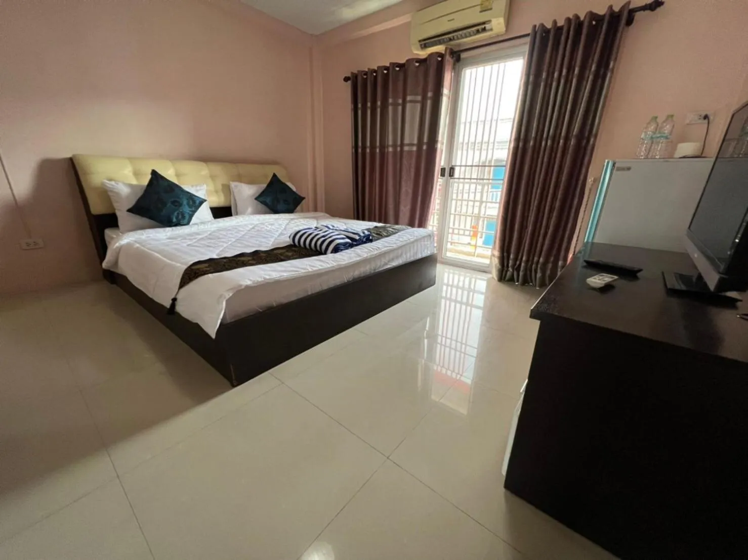 Bedroom, Bed in KJS Pattaya