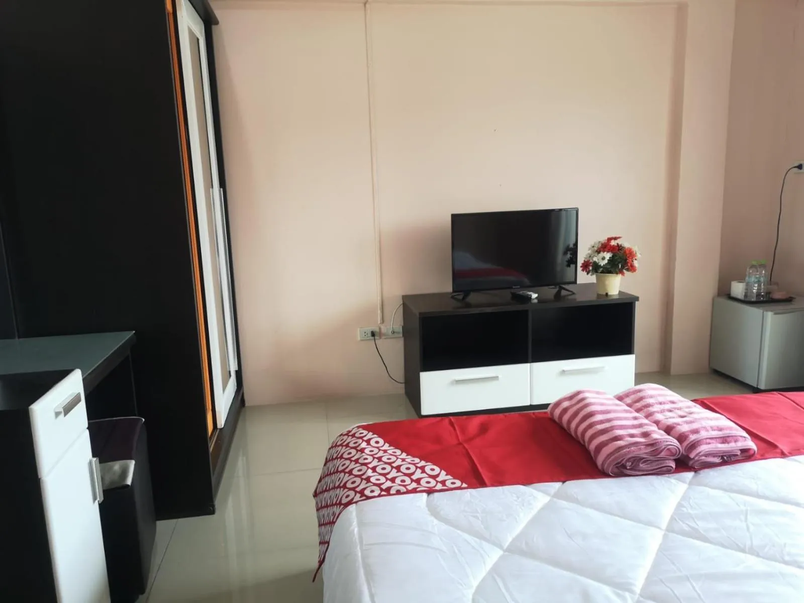 Bedroom, Bed in KJS Pattaya