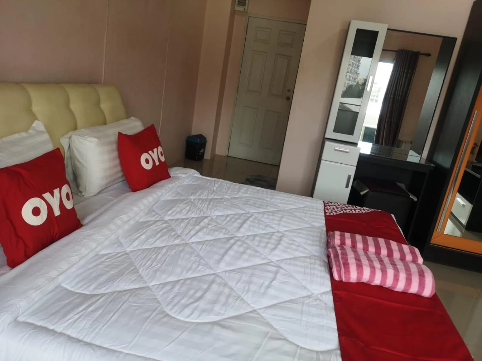 Bedroom, Bed in KJS Pattaya