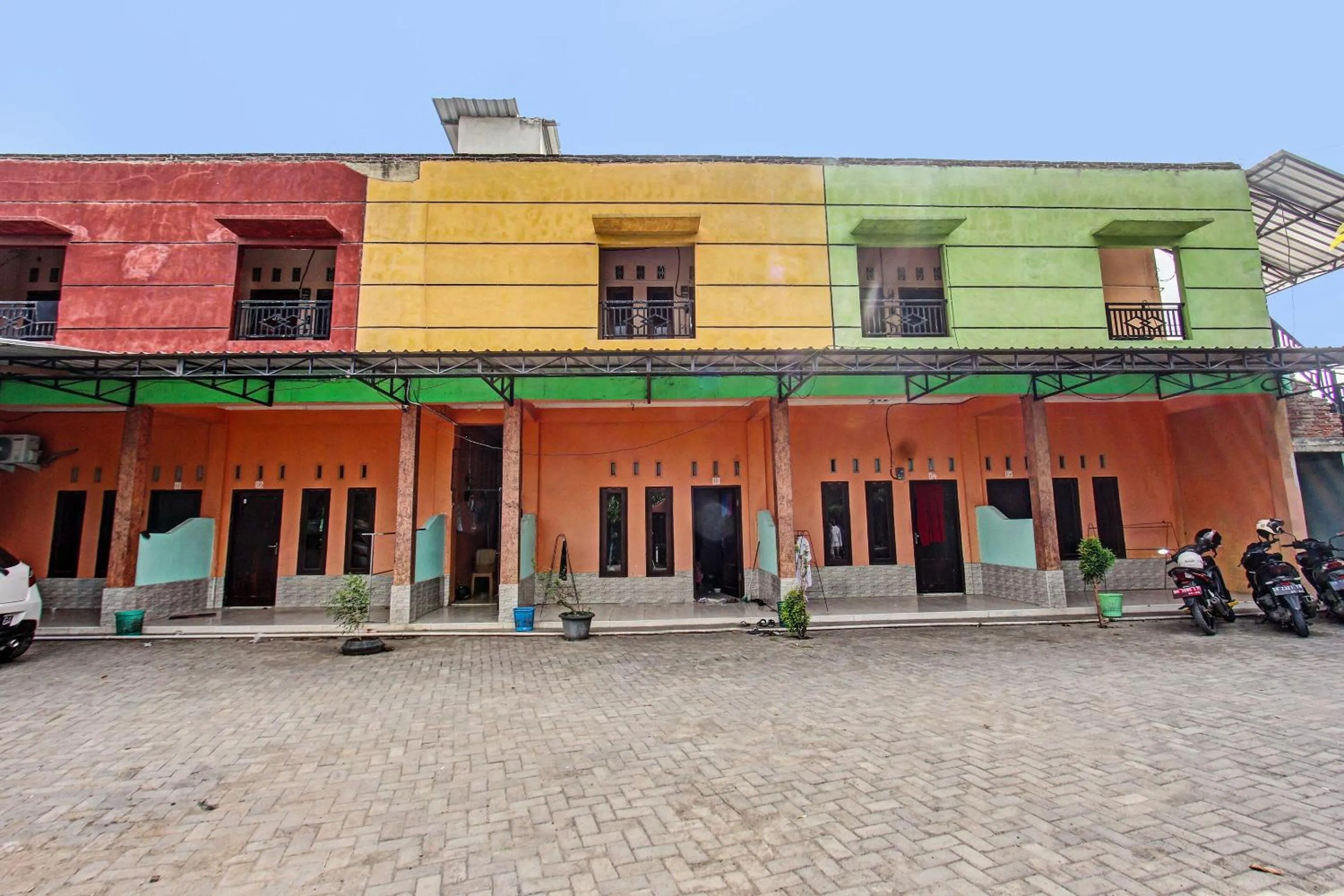Facade/entrance in Hotel O Homestay Bang HajiNearLapangan Penujak ( Inen Gonggang)