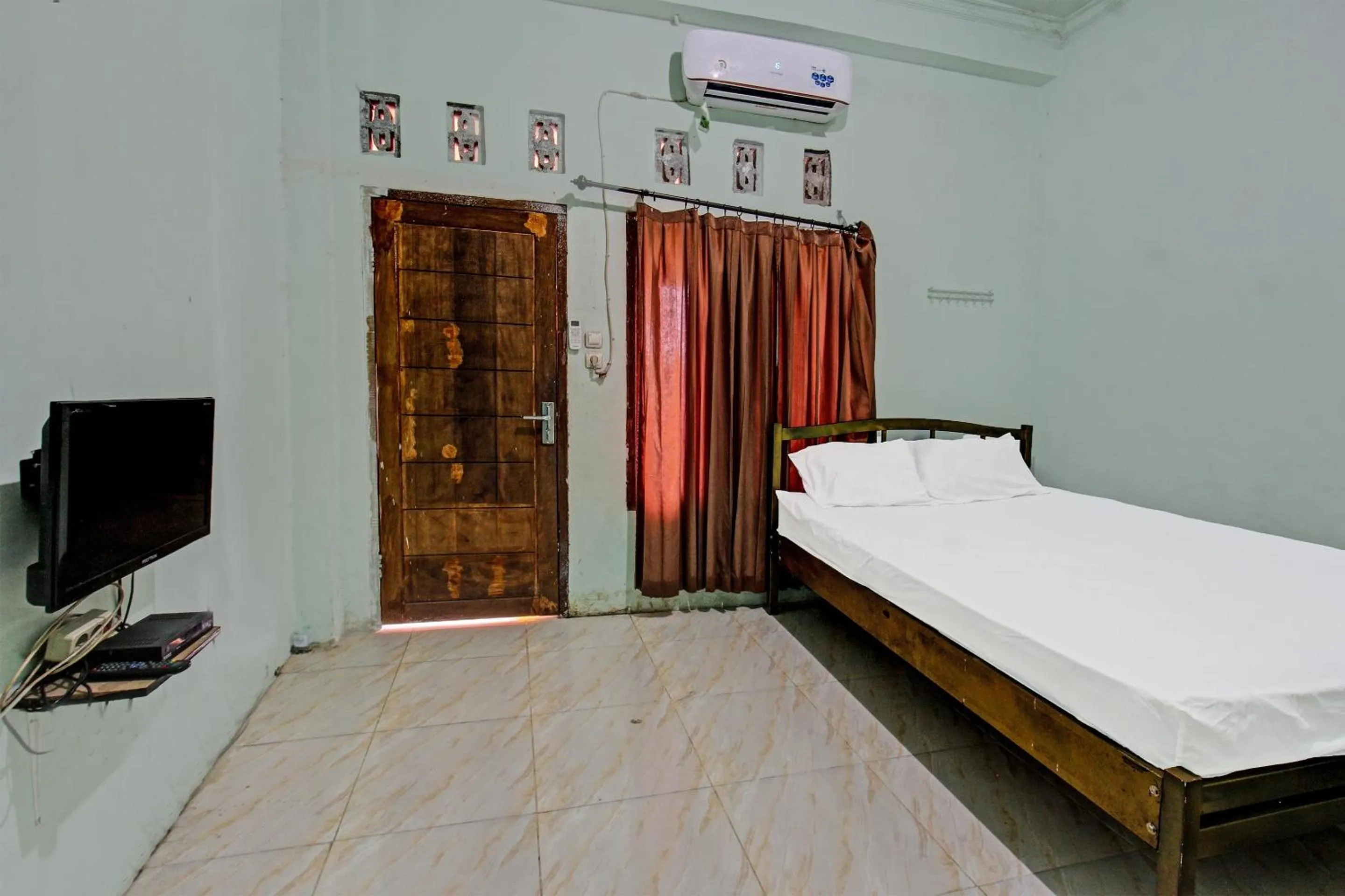 Bedroom, Bed in Hotel O Homestay Bang HajiNearLapangan Penujak ( Inen Gonggang)