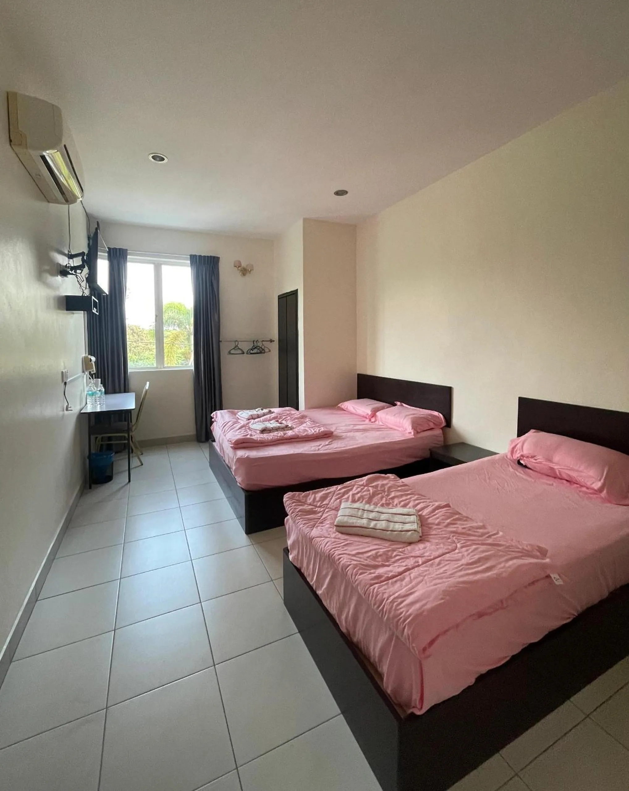 heating, Bed in Intanova Hotel