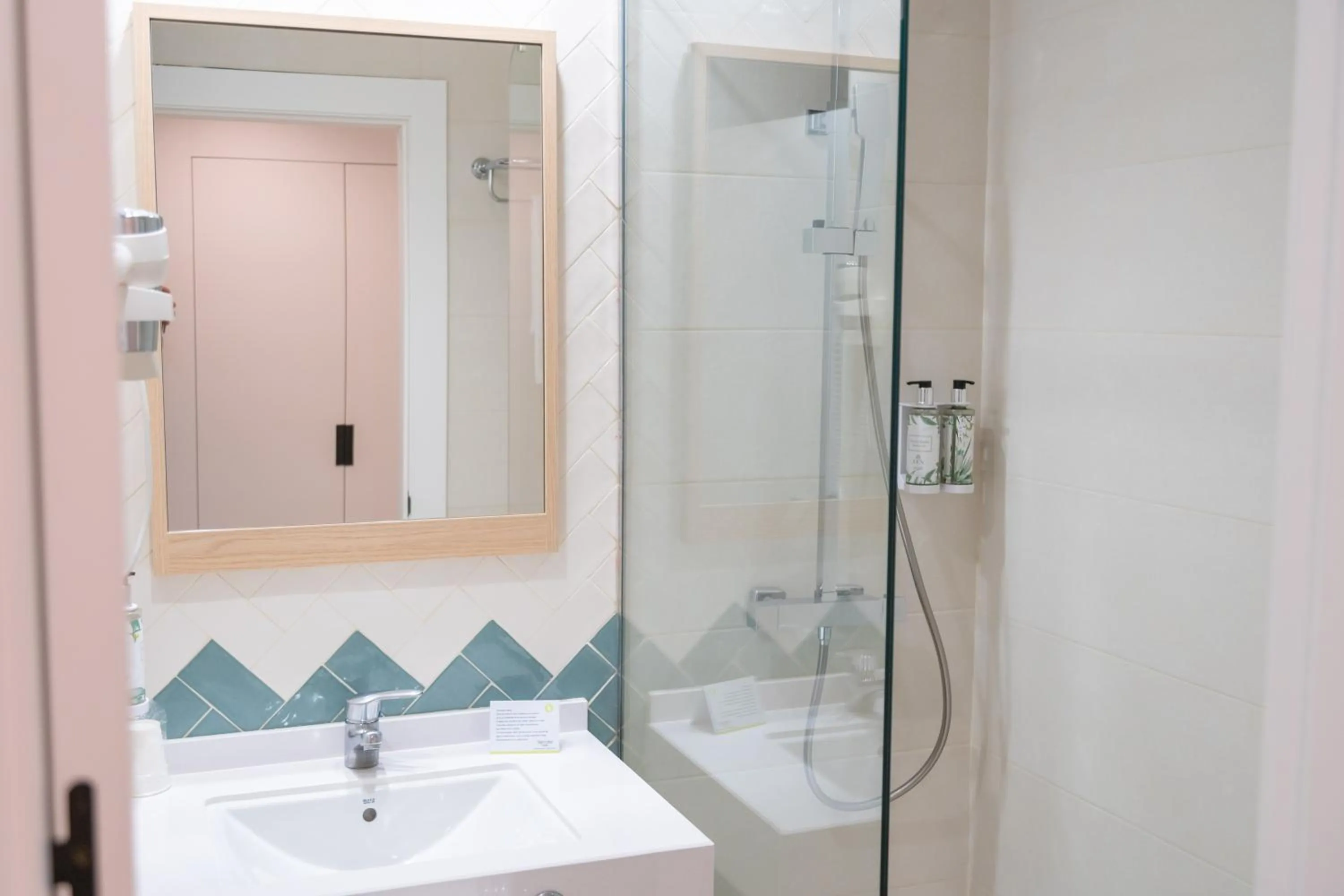 Bathroom in Sercotel Carlos III