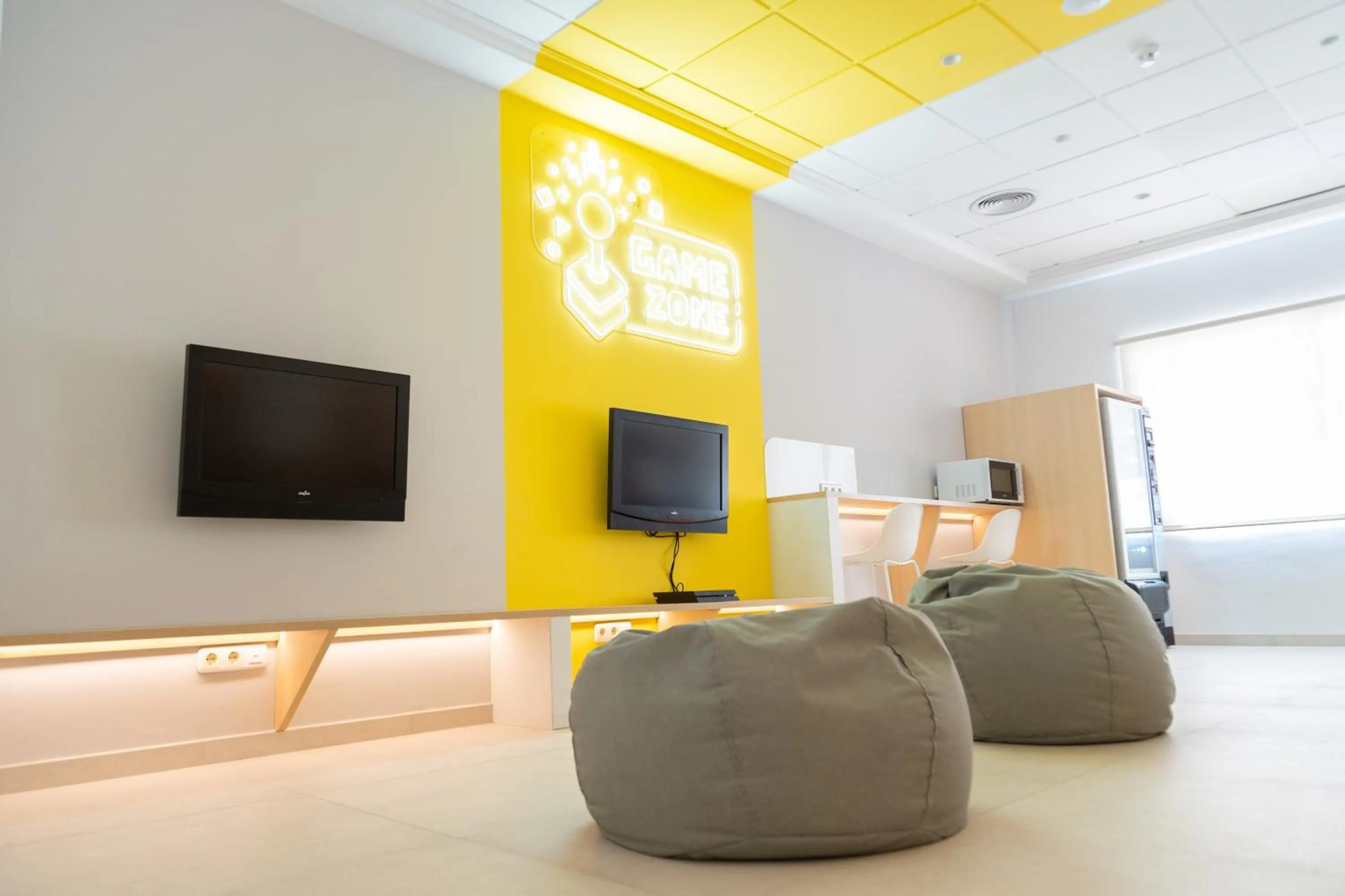 Game Room in Sercotel Carlos III