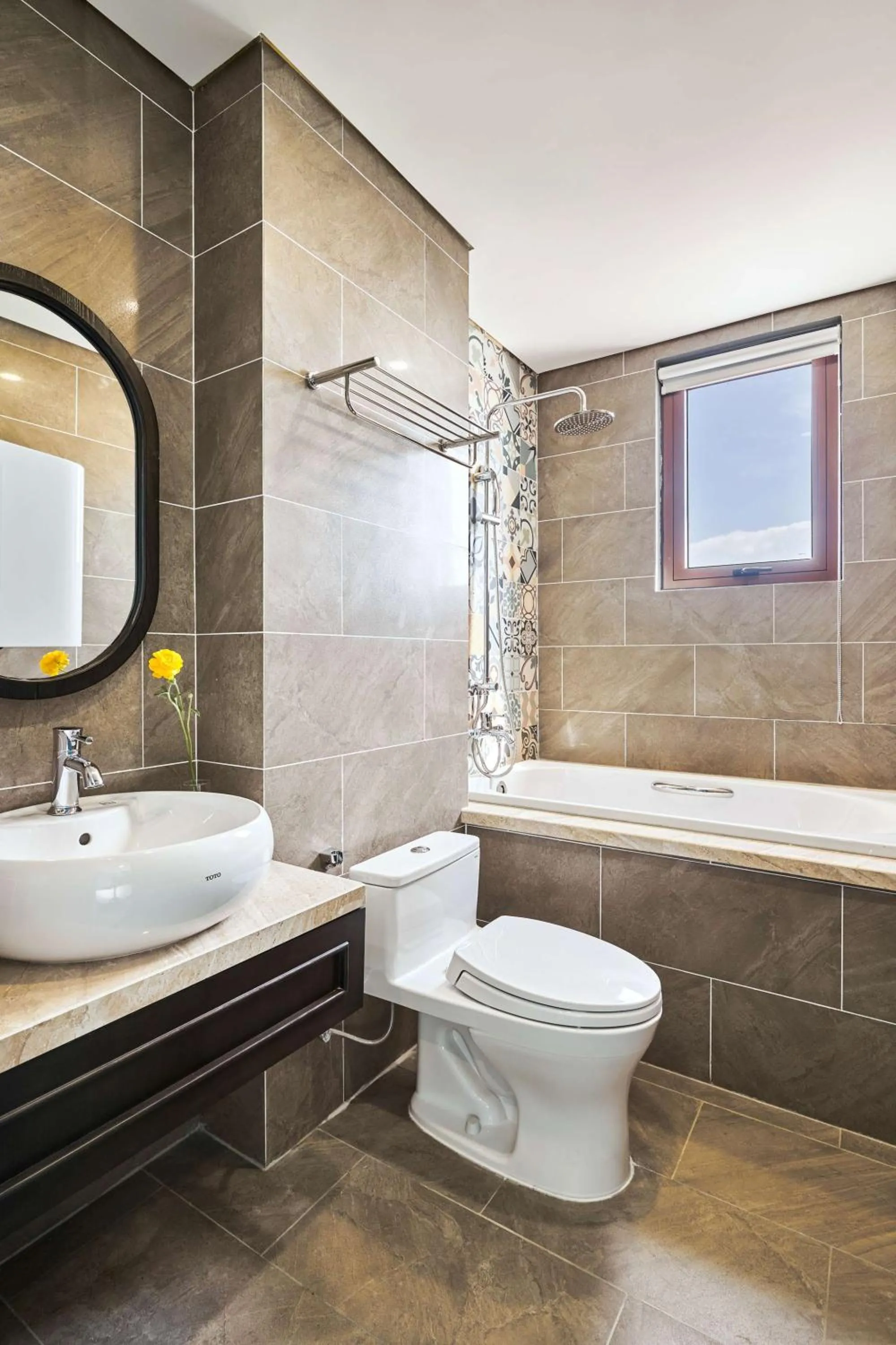 Bath in Times Corner Sorrento Hotel - Complimentary Sunset Town Tour 4pm to 5pm everyday