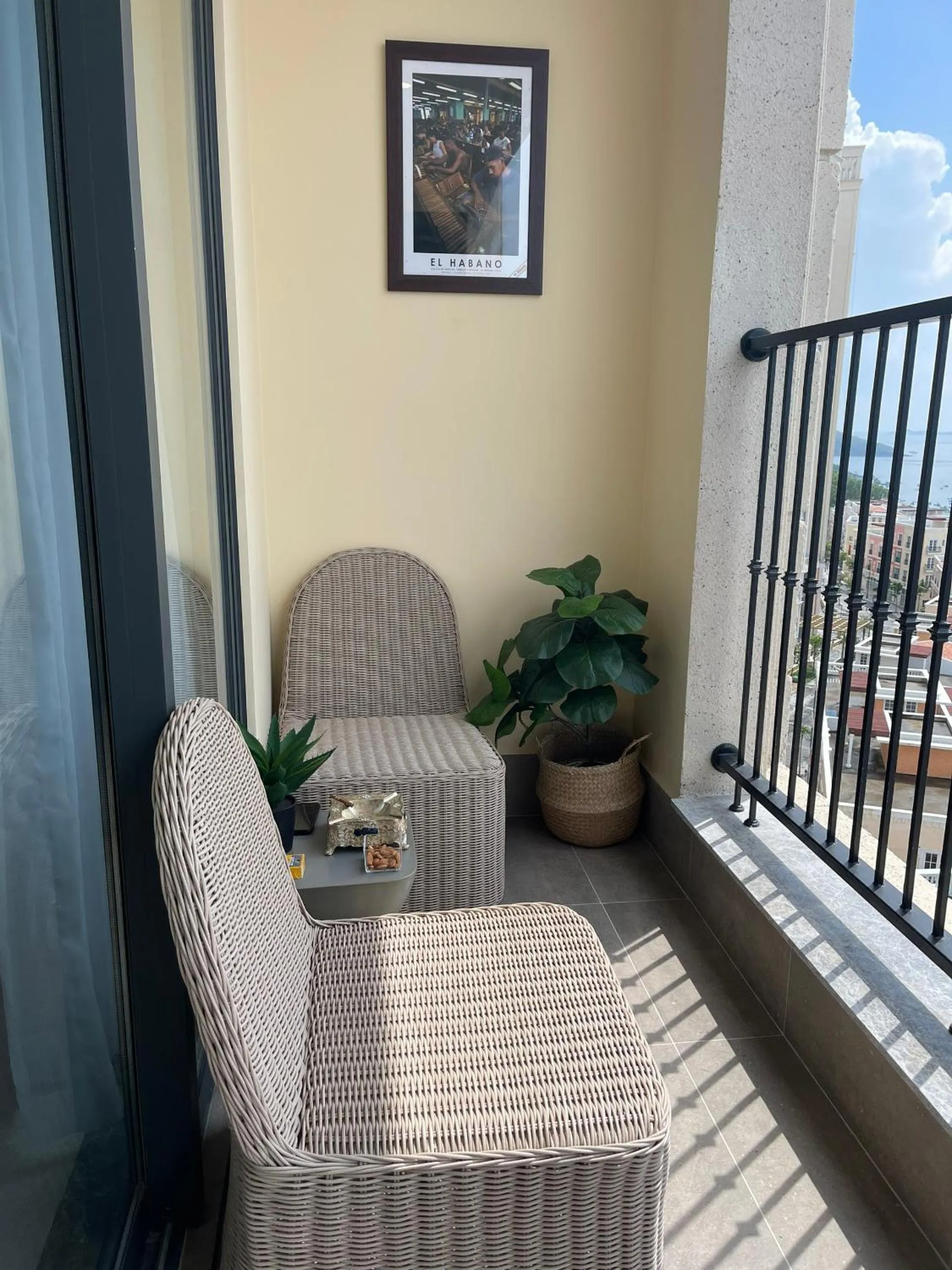 Balcony/Terrace in Times Corner Sorrento Hotel - Complimentary Sunset Town Tour 4pm to 5pm everyday