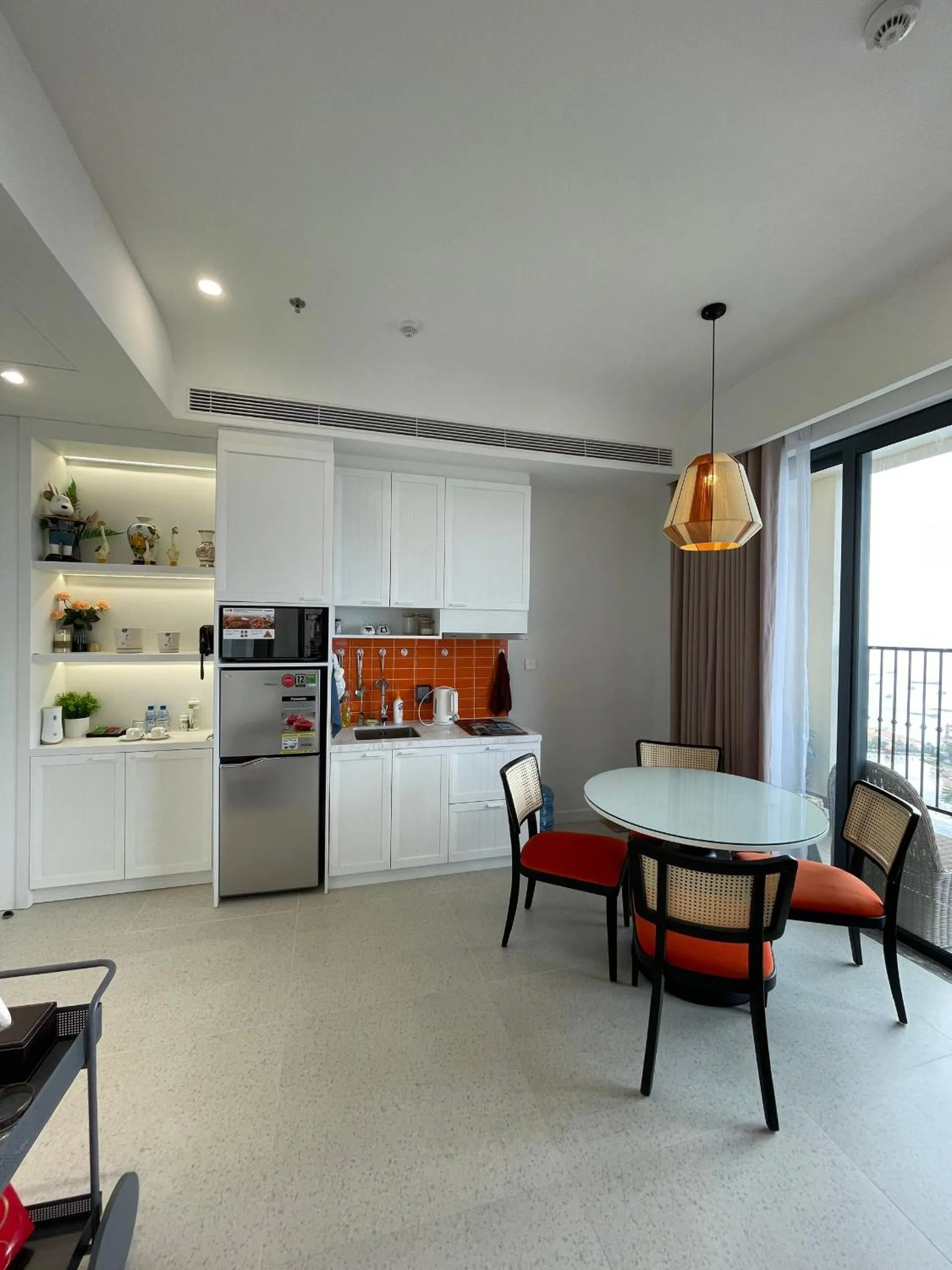 Kitchen or kitchenette in Times Corner Sorrento Hotel - Complimentary Sunset Town Tour 4pm to 5pm everyday