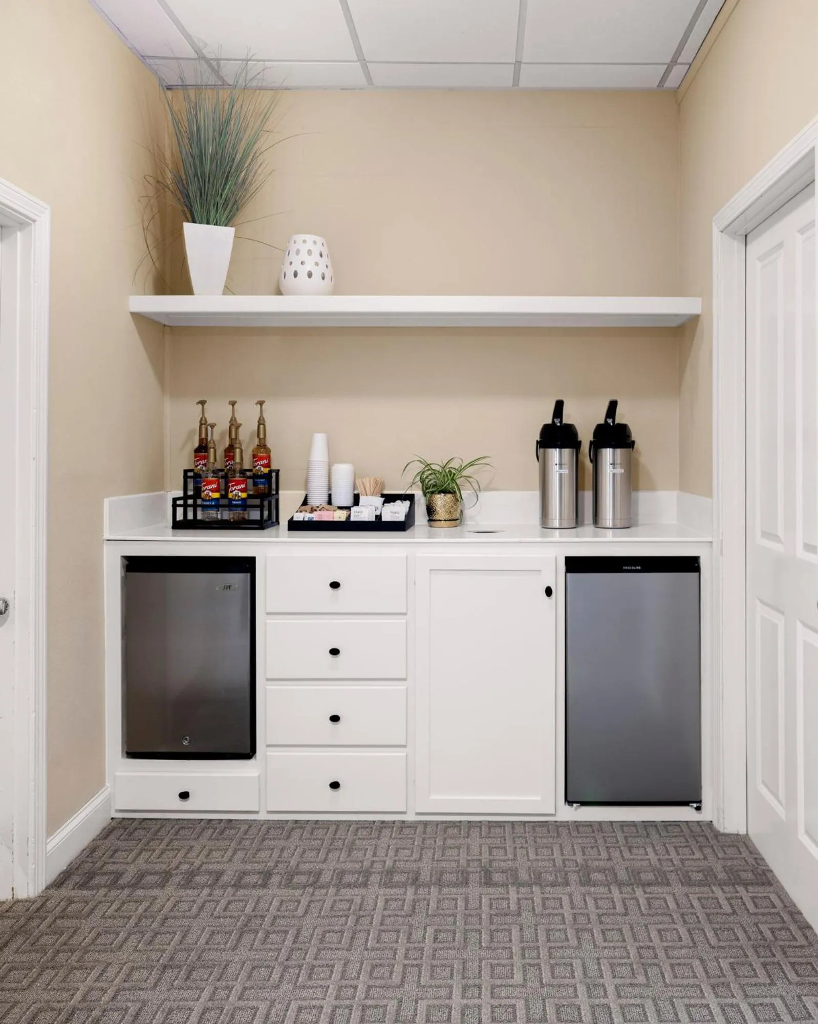 Coffee/tea facilities in The Boathouse