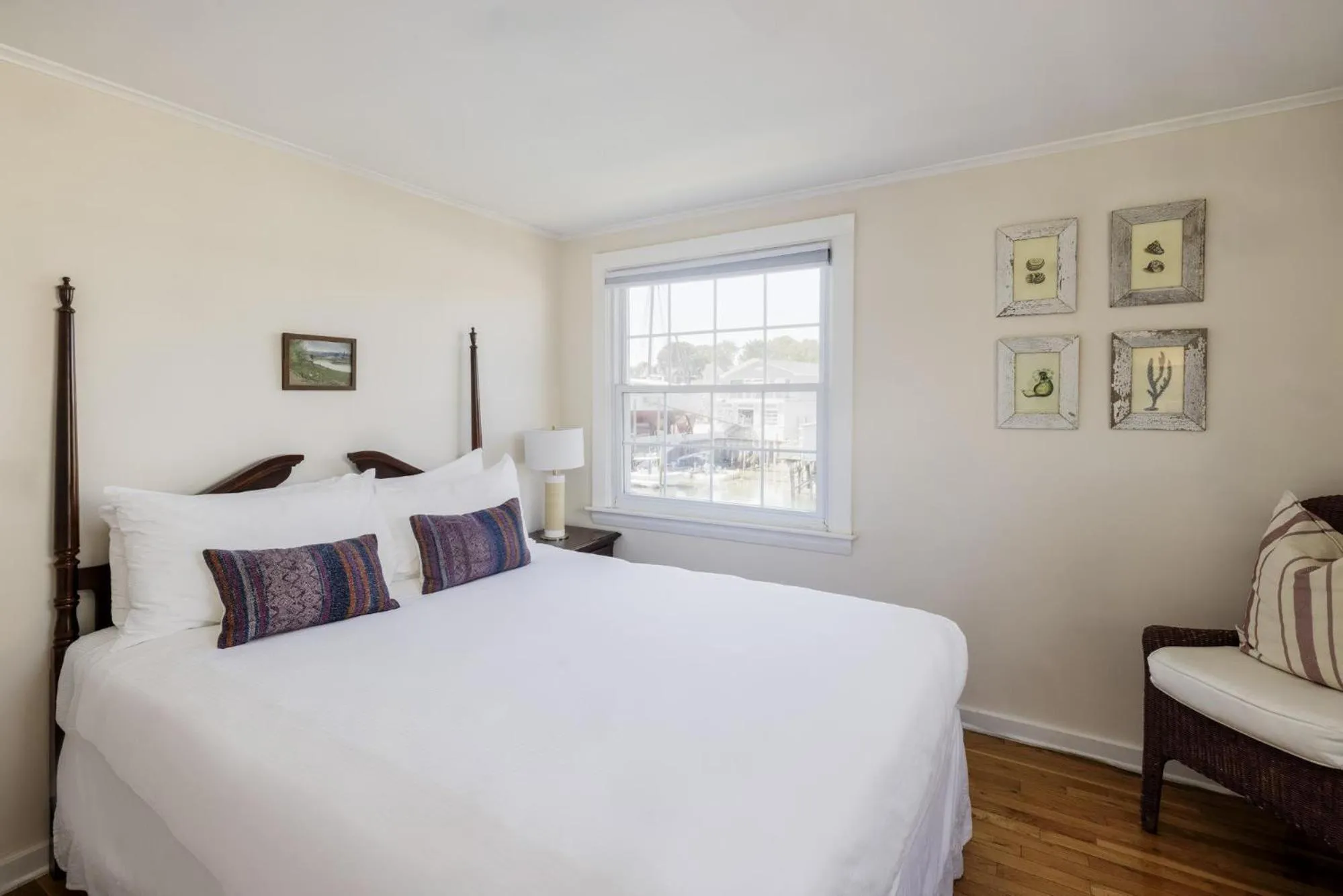 Photo of the whole room, Bed in The Boathouse