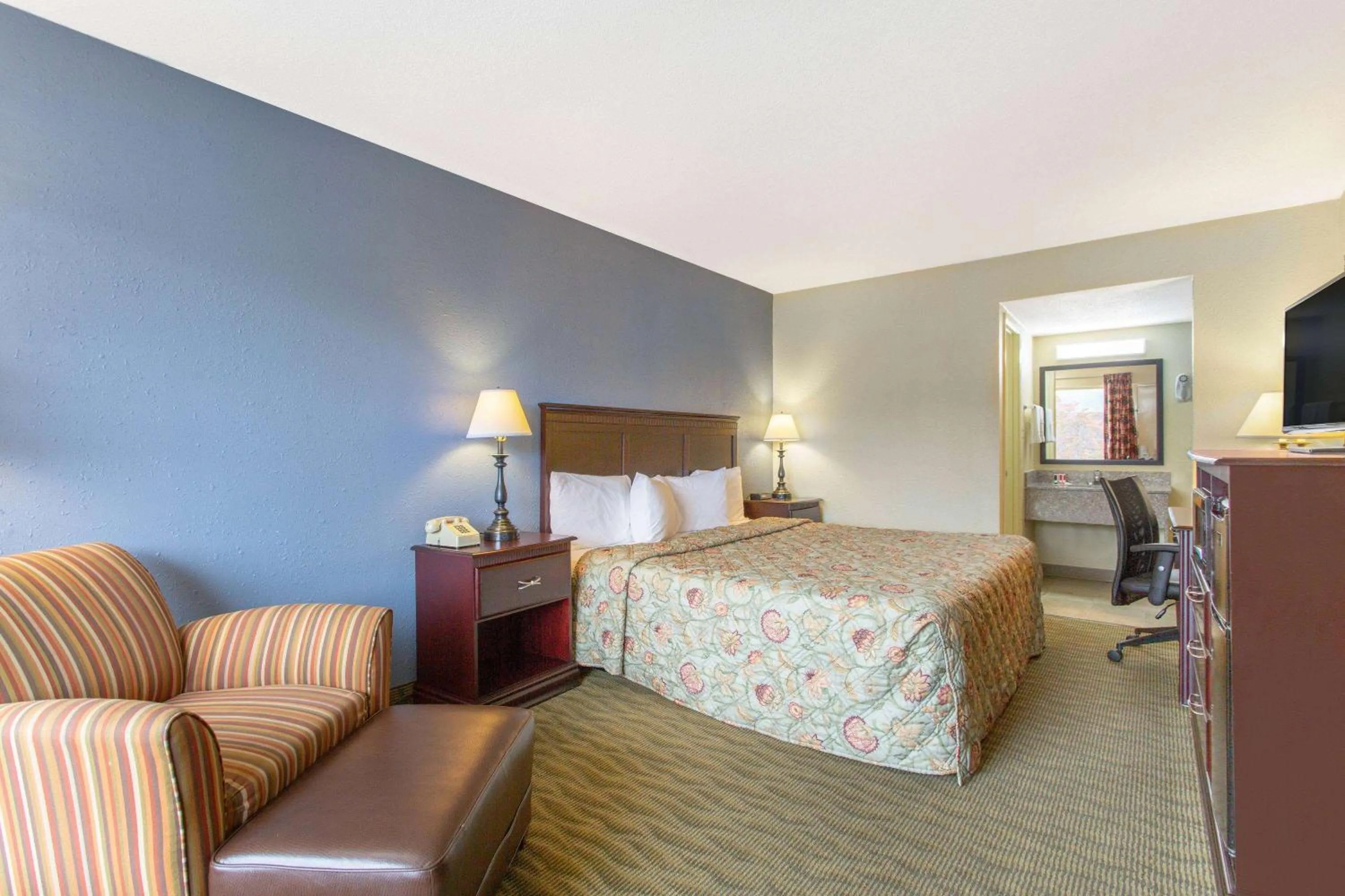 Photo of the whole room in Days Inn by Wyndham Lexington