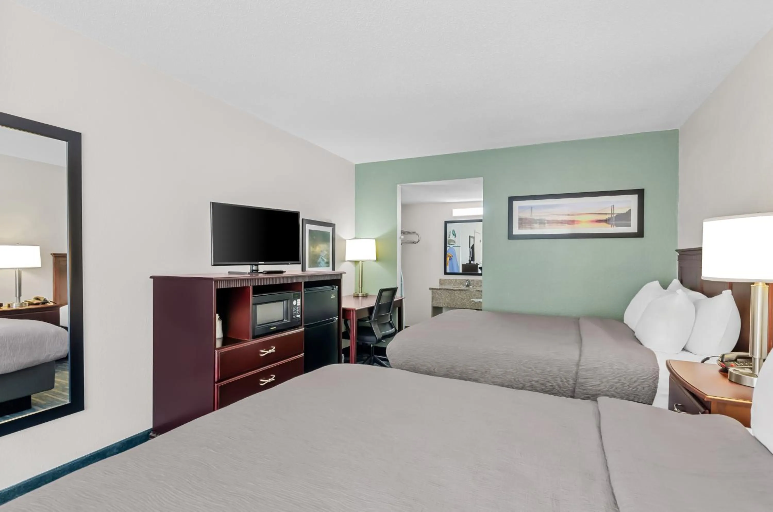 Property building, Bed in Quality Inn Lexington