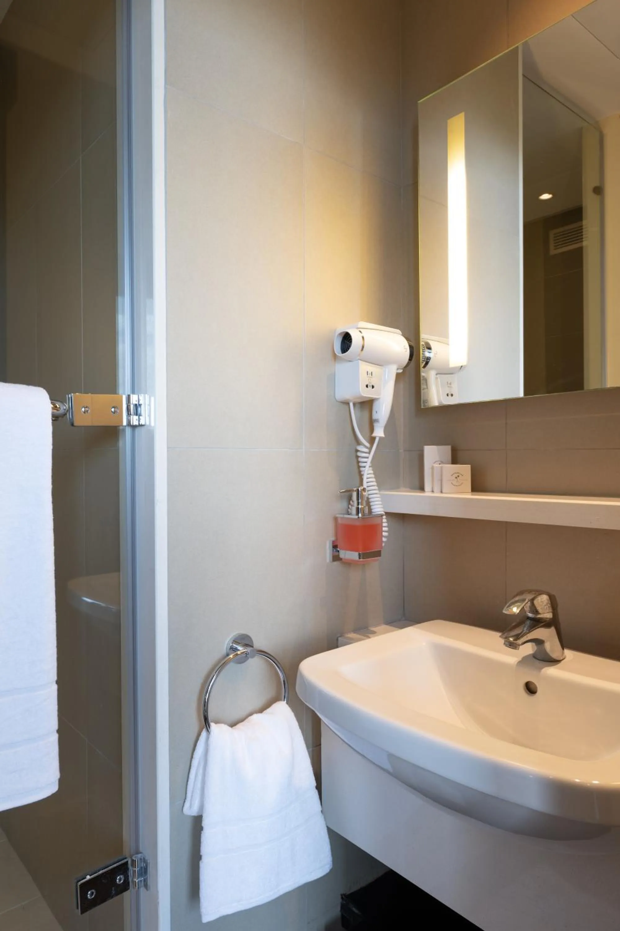 Public Bath in Voila Bagatelle