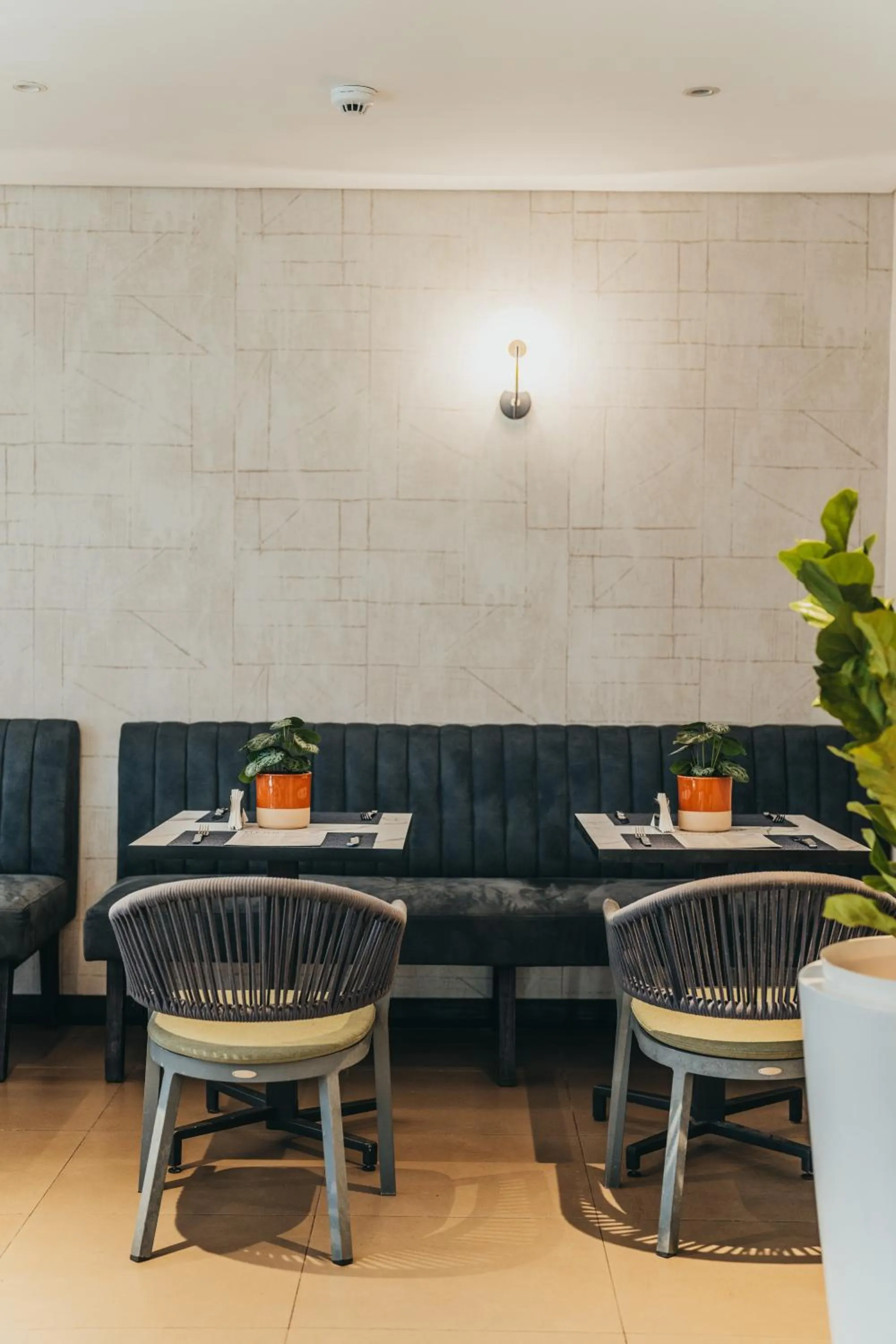 Restaurant/places to eat in Voila Bagatelle