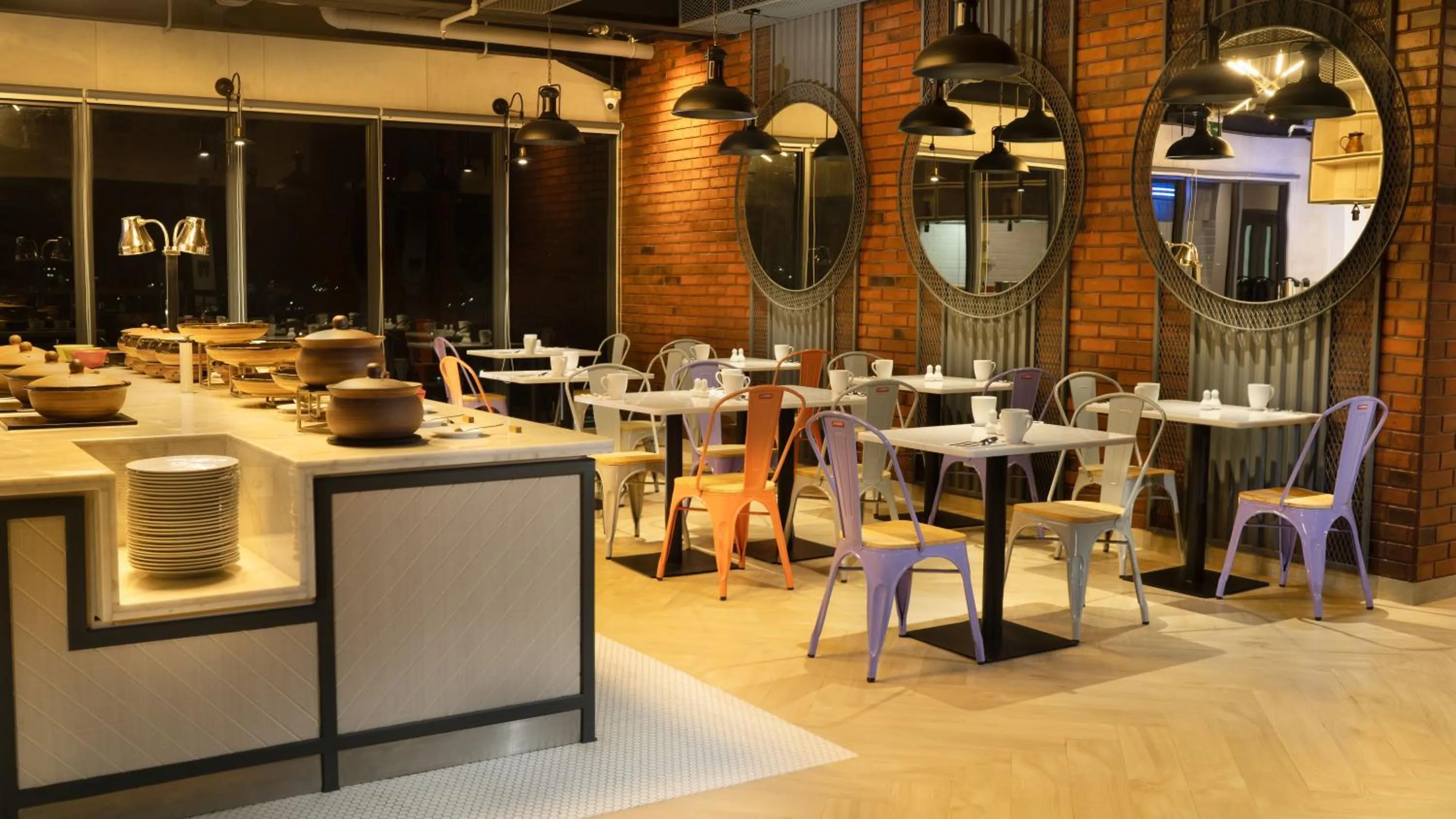 Restaurant/places to eat in FOX Lite Hotel Samarinda