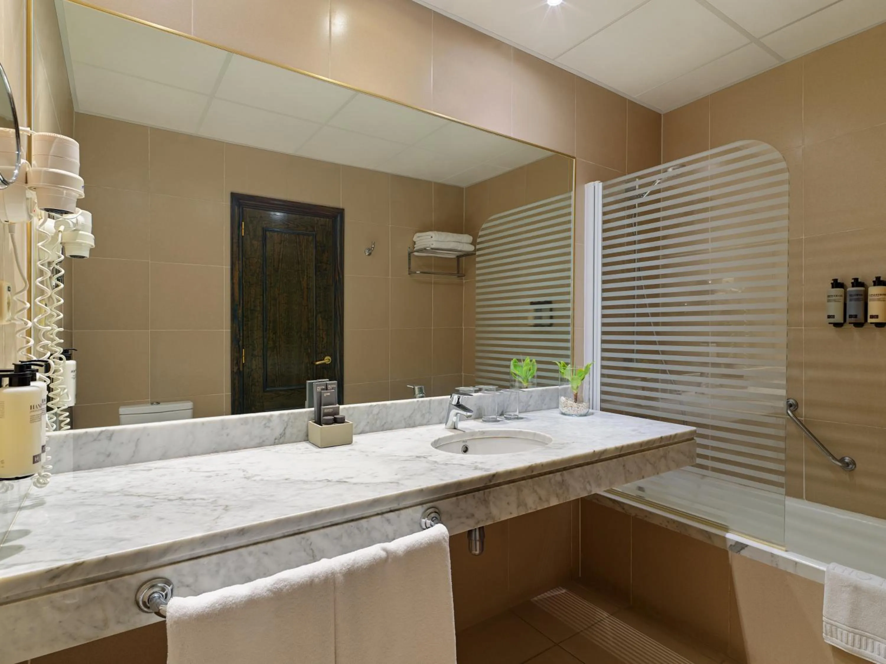 Bathroom in H10 Taburiente Playa