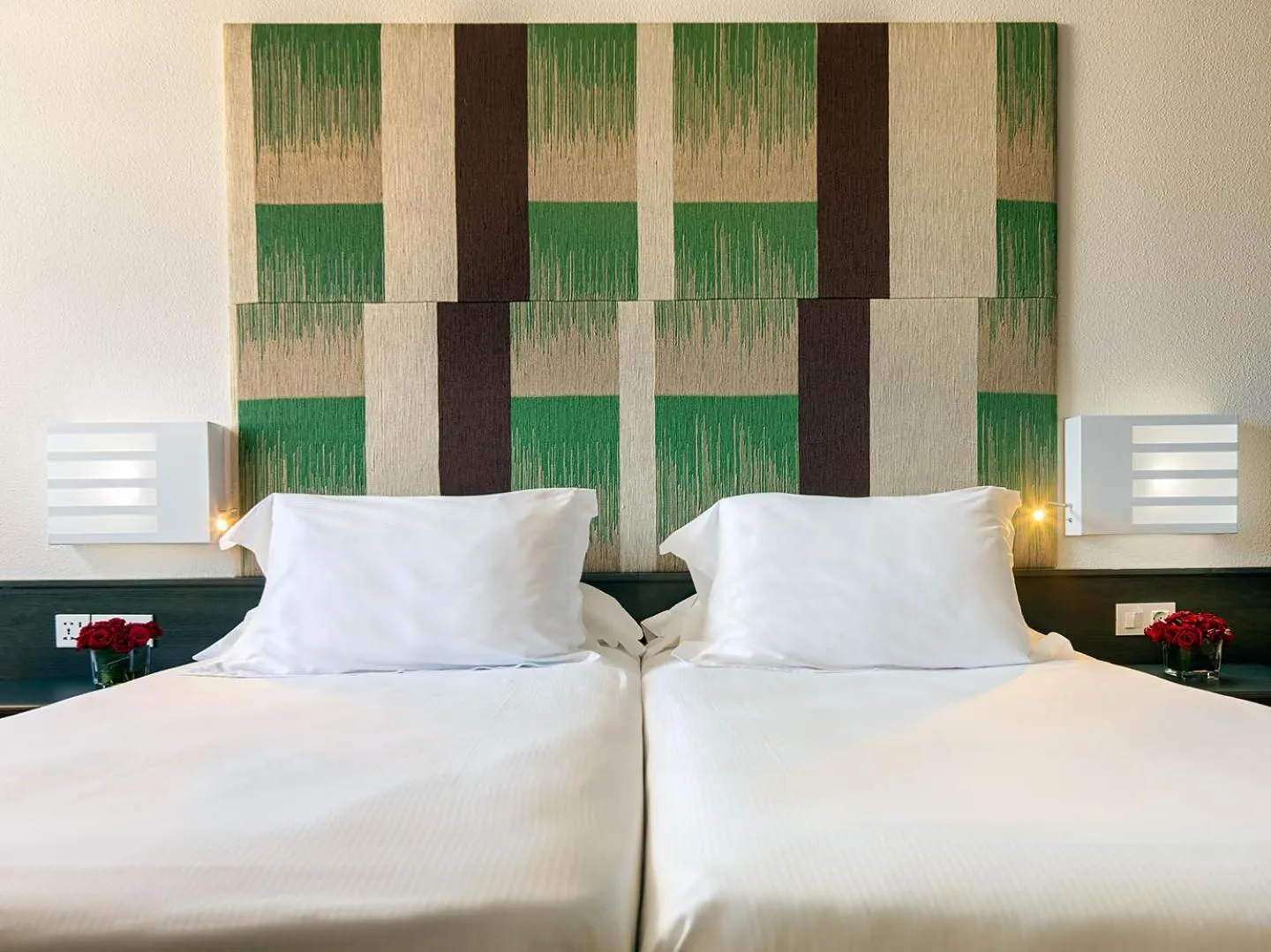 Photo of the whole room, Bed in H10 Taburiente Playa