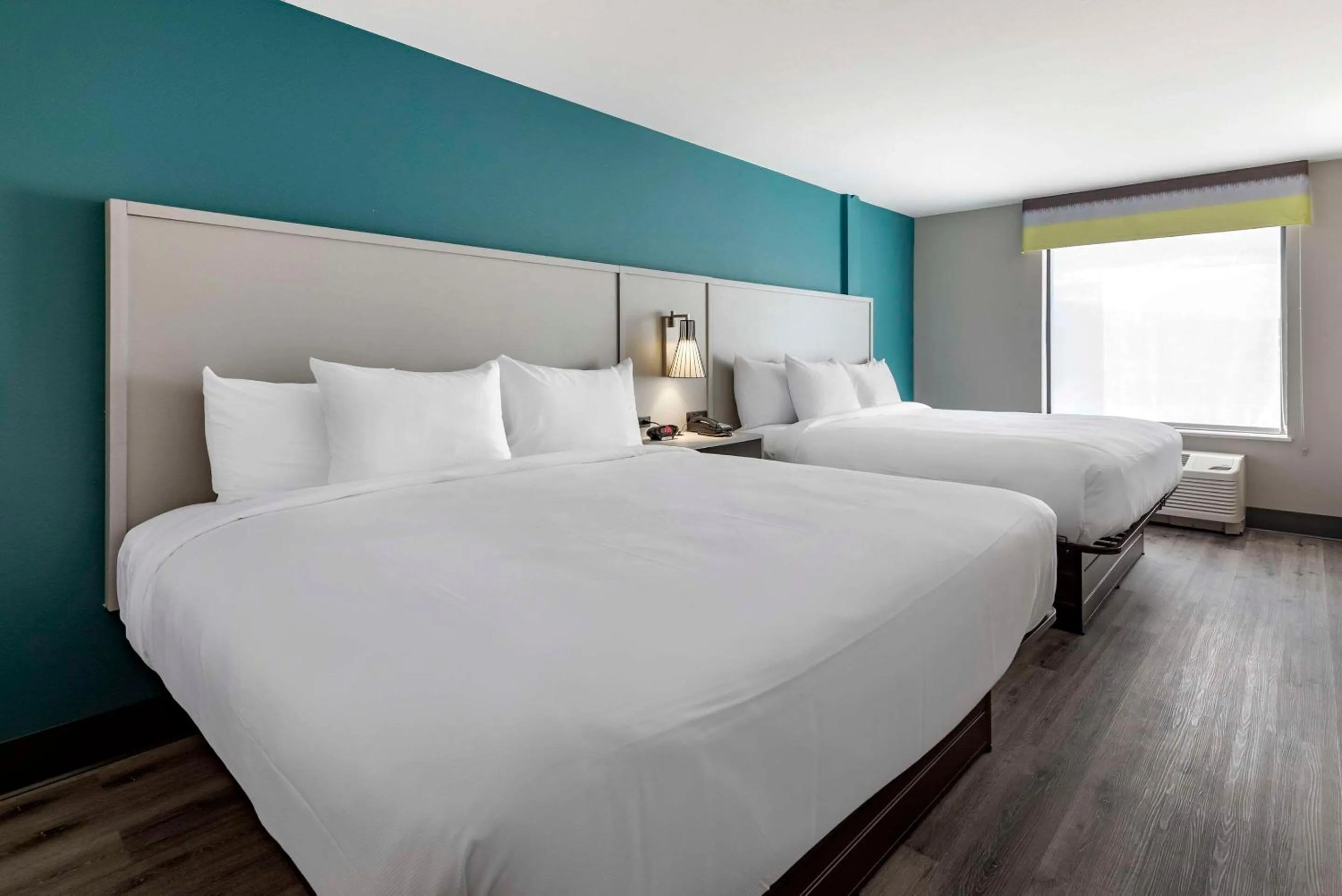 Bedroom, Bed in Comfort Suites Colorado Springs East - Medical Center Area