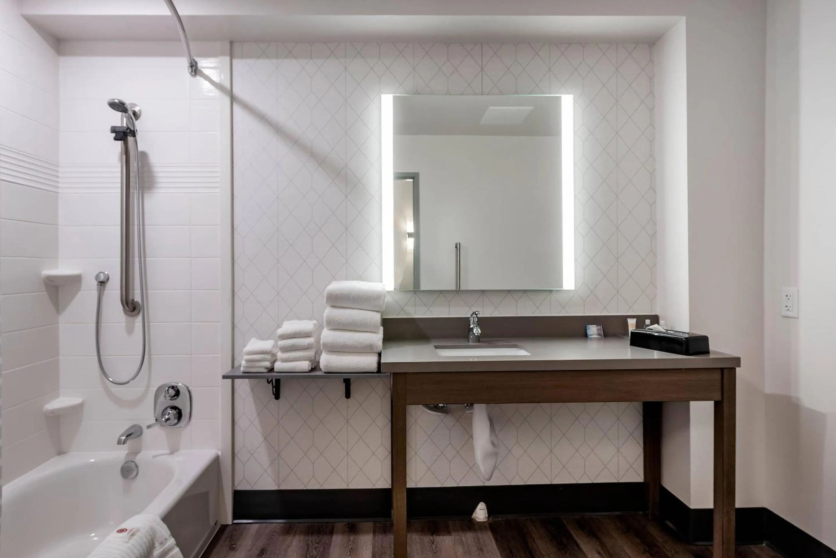 Bedroom in Comfort Suites Colorado Springs East - Medical Center Area