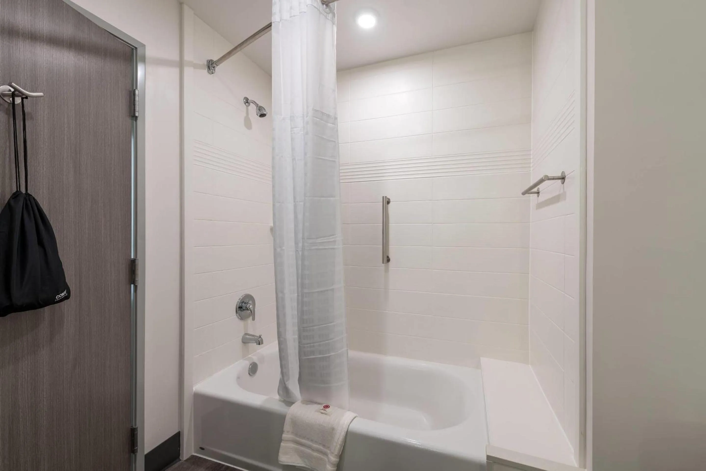 Bedroom in Comfort Suites Colorado Springs East - Medical Center Area