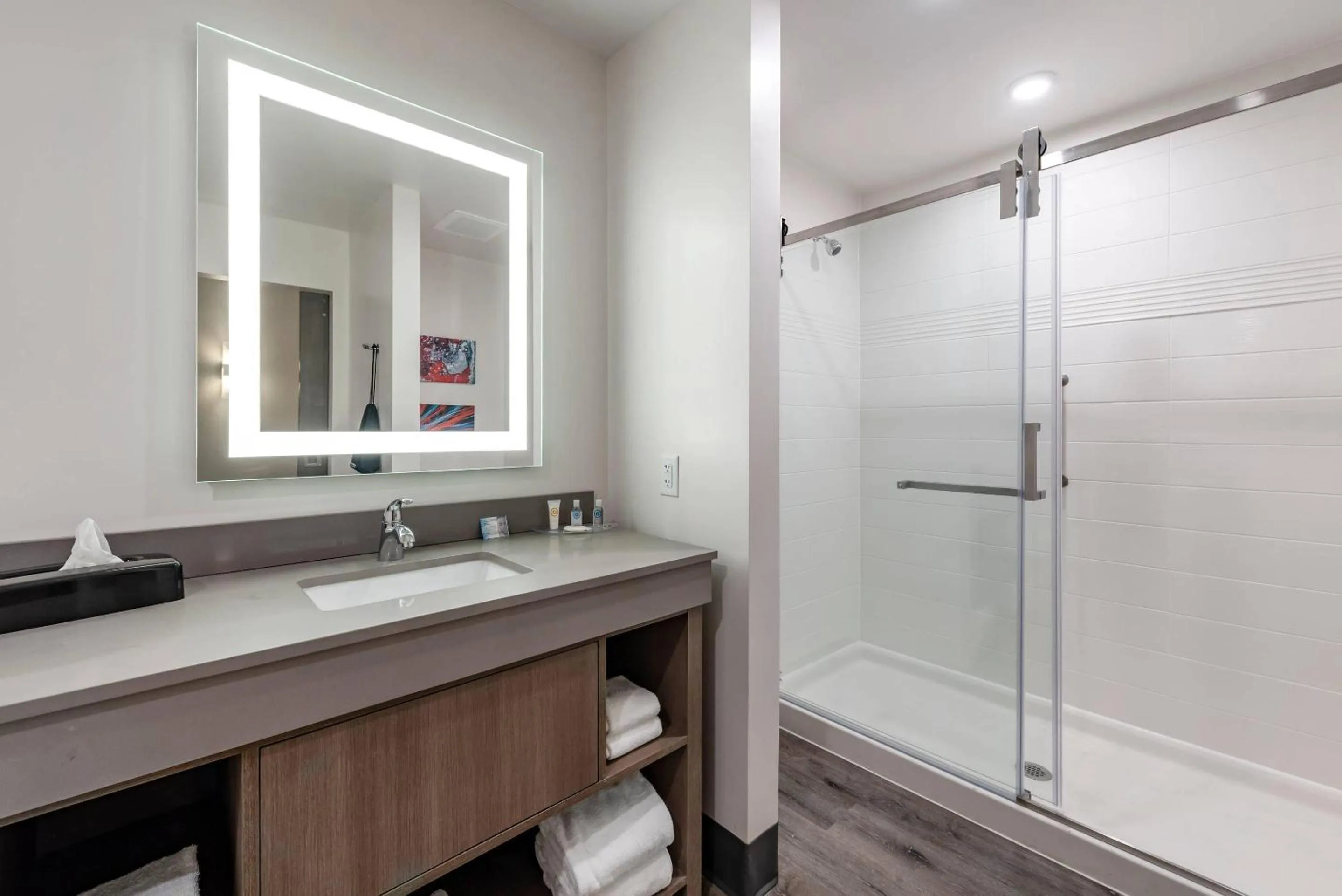 Bedroom in Comfort Suites Colorado Springs East - Medical Center Area